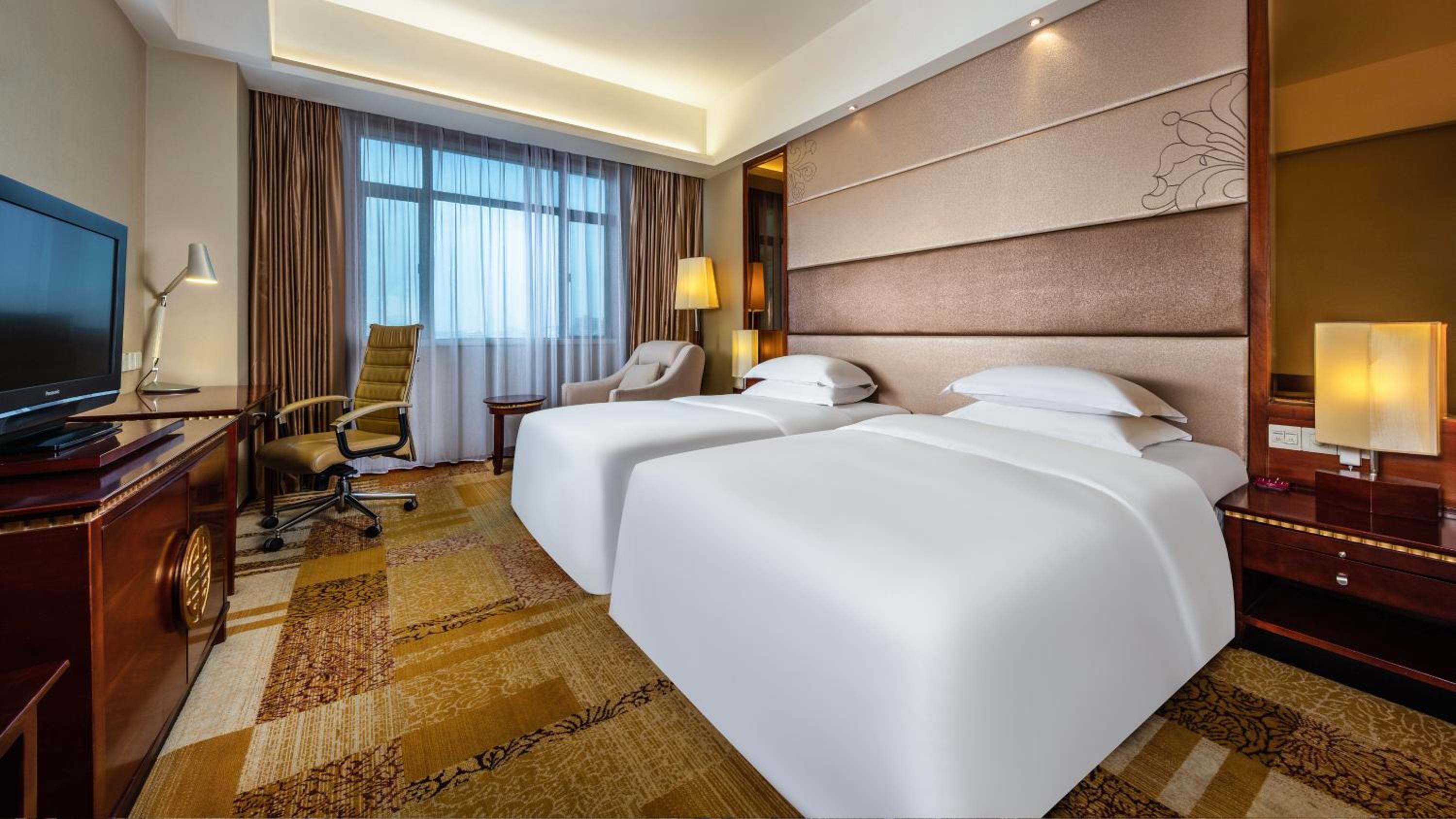 Standard Twin Room with Two Twin Beds photo 2