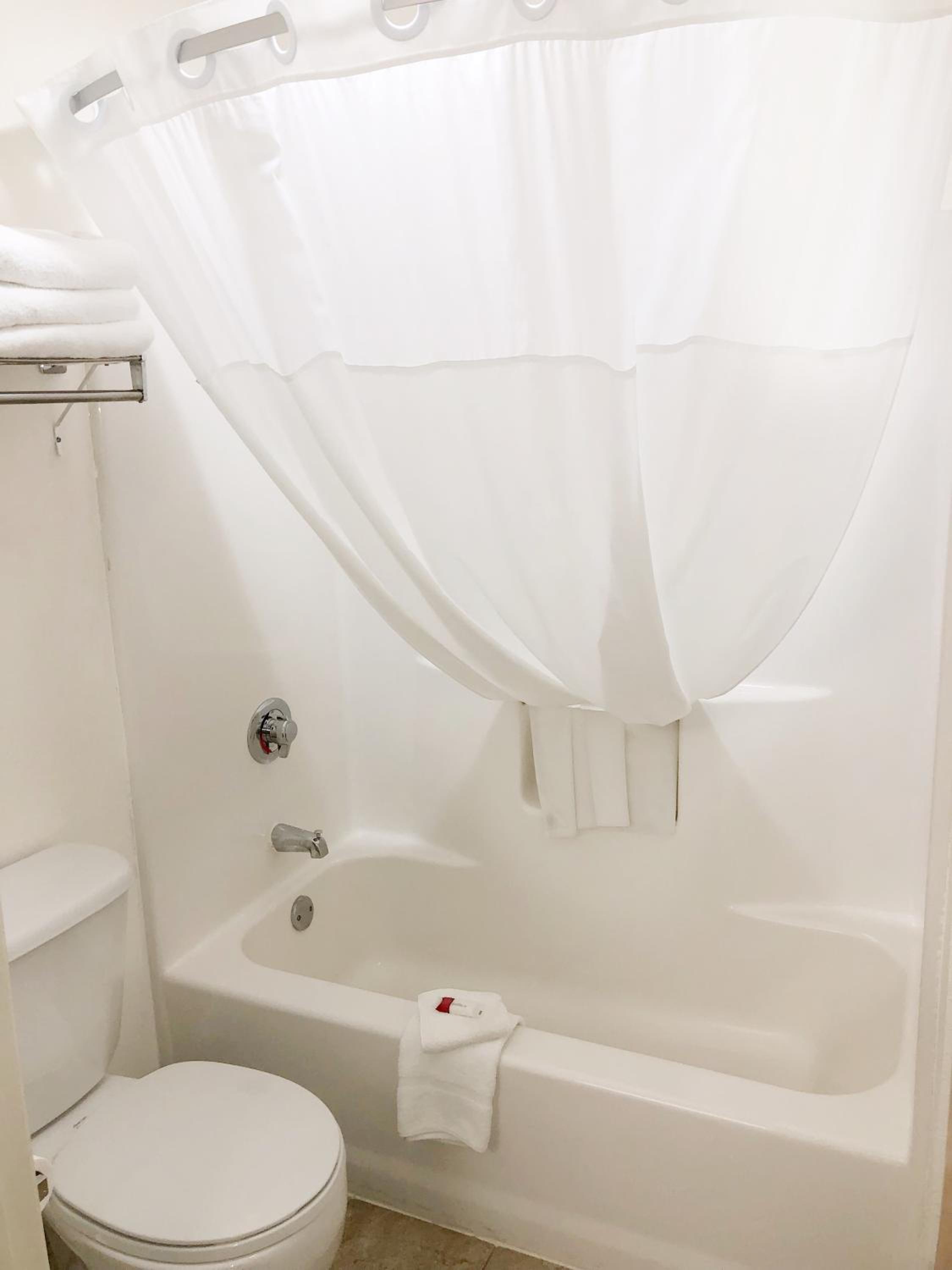 King Room - Non-Smoking - Photo 6