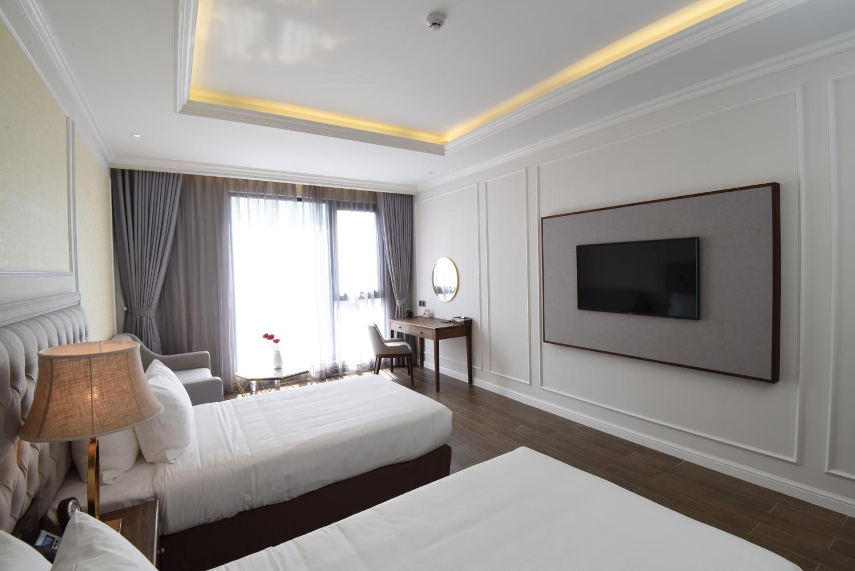 Superior Twin Room with City View - Photo 2
