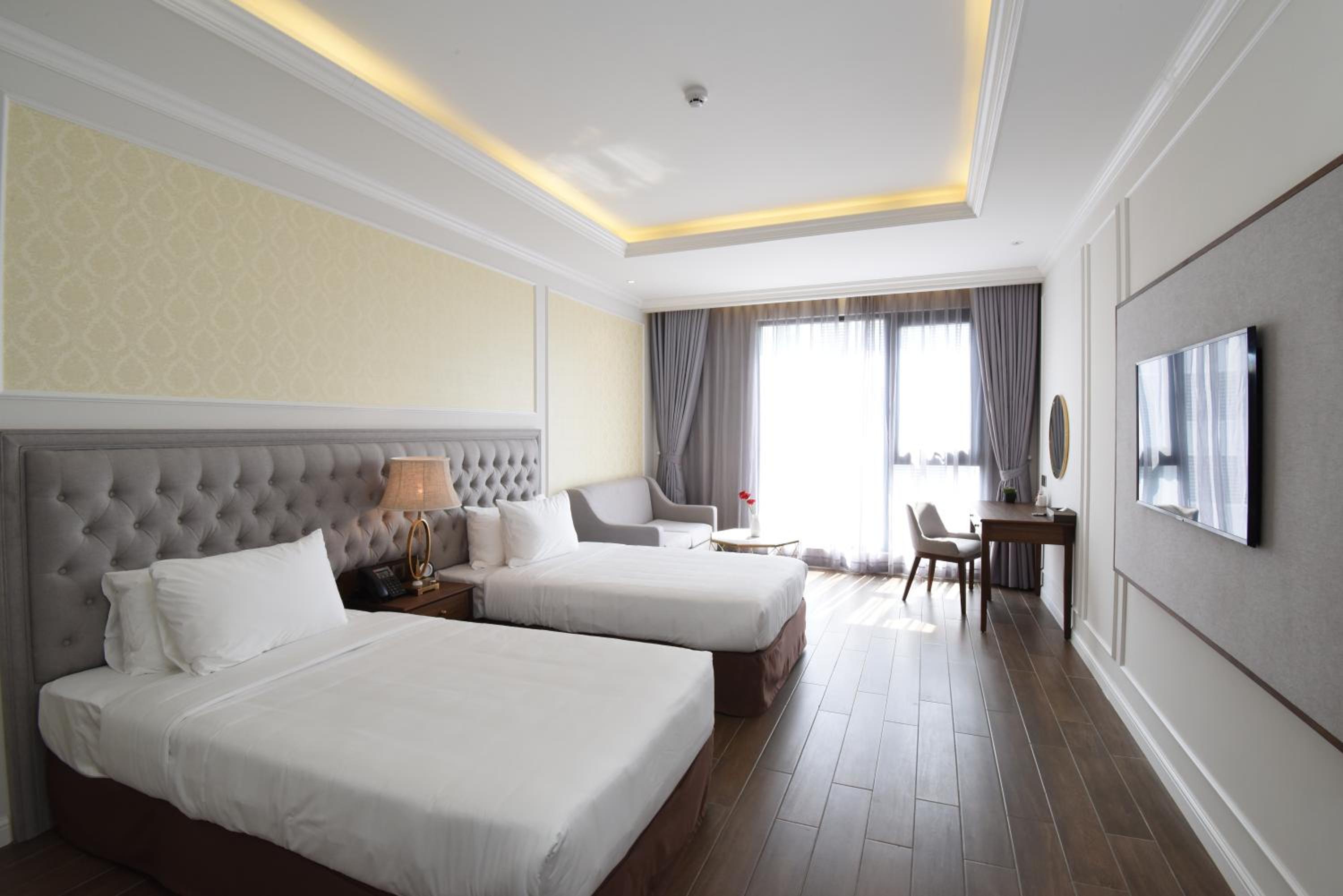 Superior Twin Room with City View - Photo 3