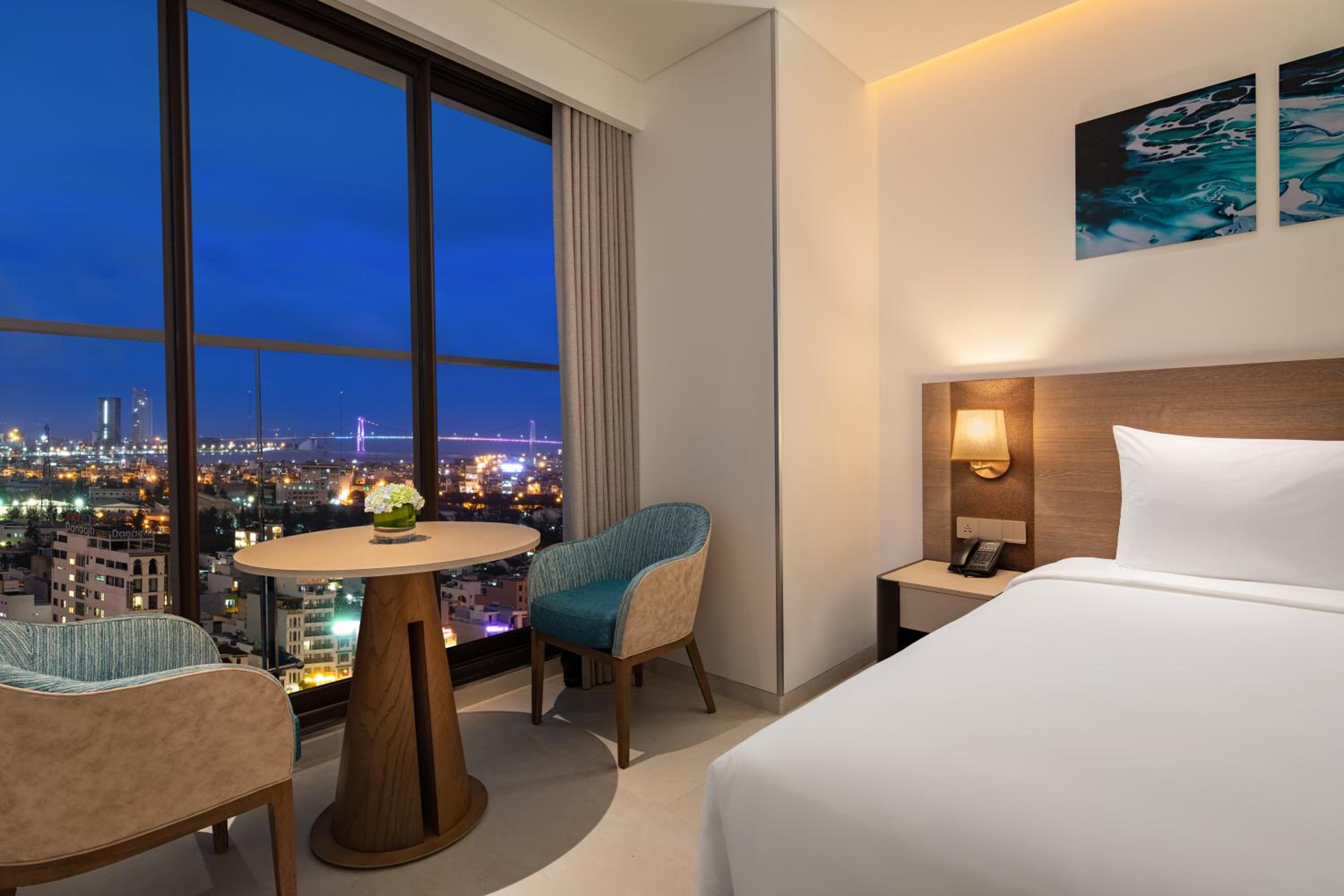 Deluxe Twin - City View - Photo 7