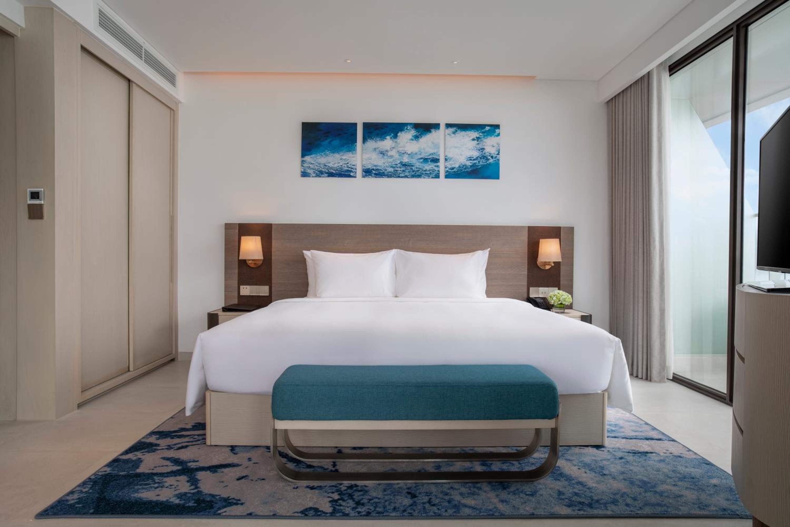 Executive Corner Suite with Ocean View and Lounge Access - Photo 5