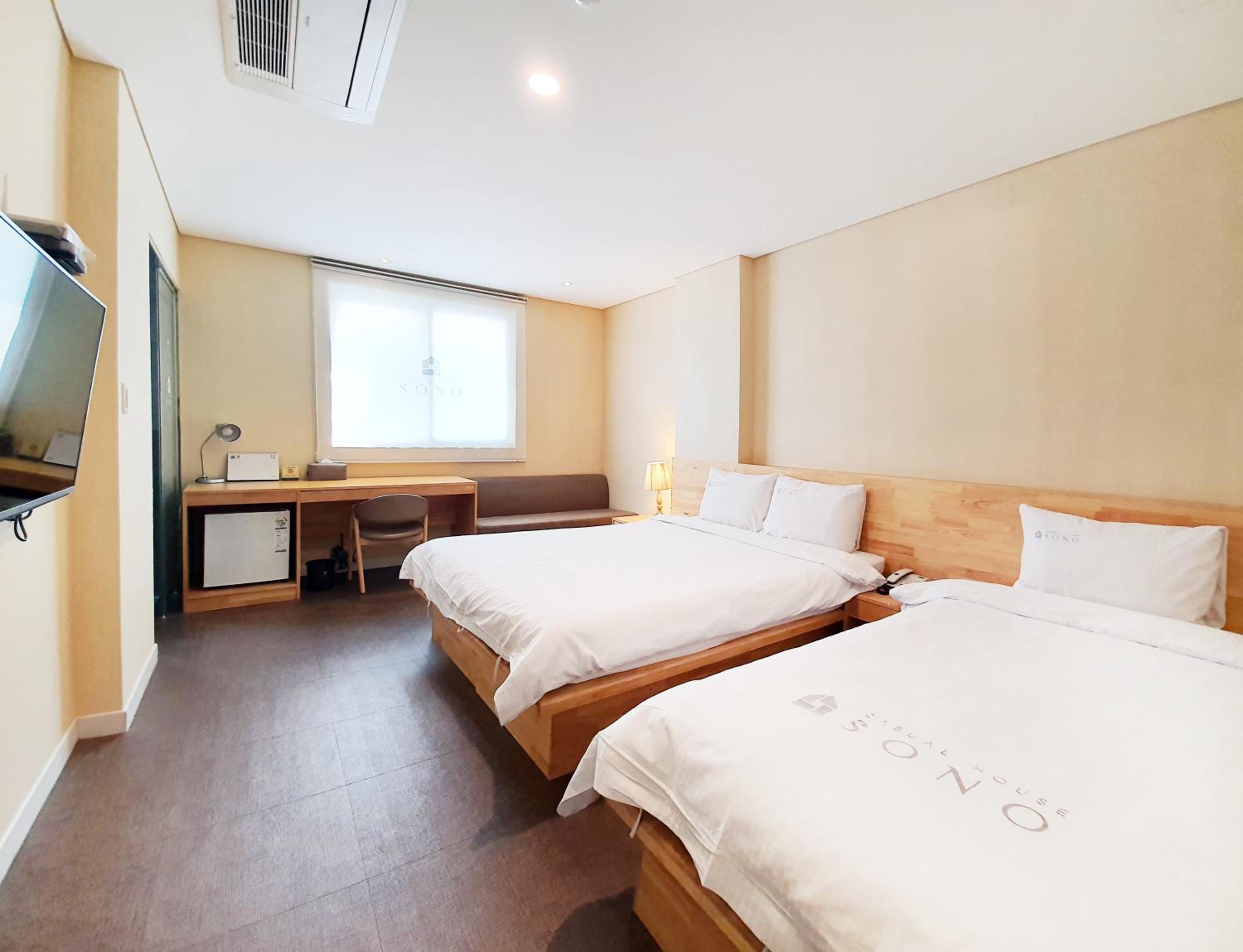 Standard Twin Room - Photo 2
