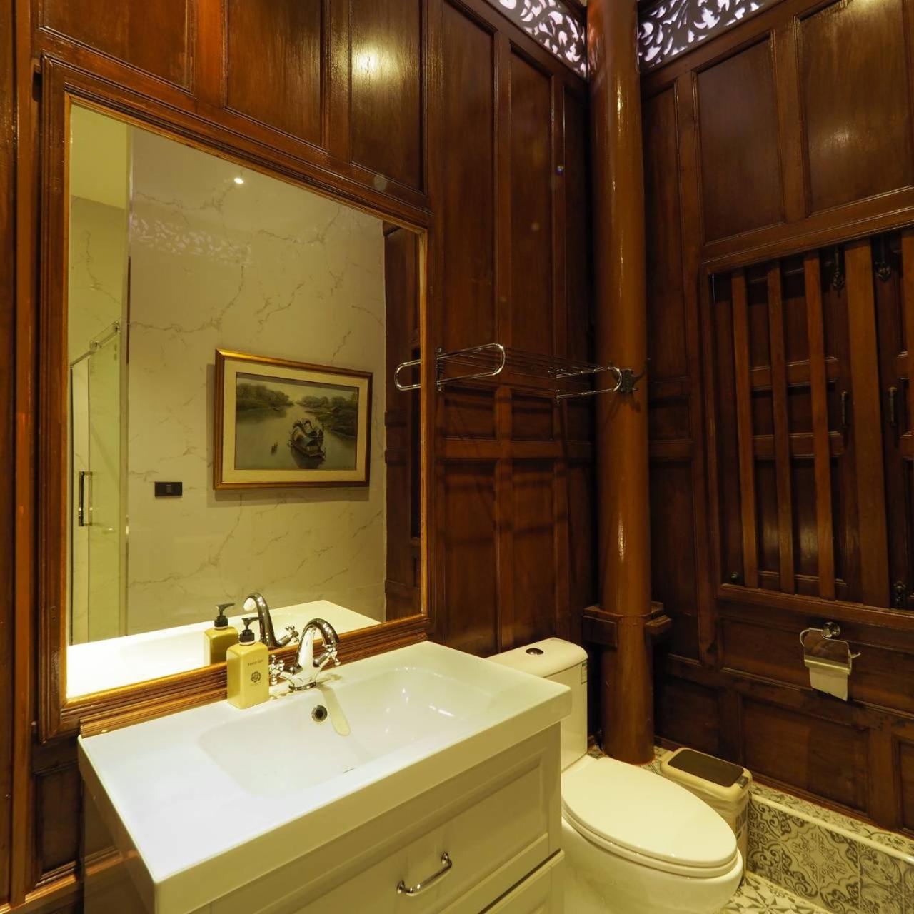 Deluxe King Room (Thai A) photo 2