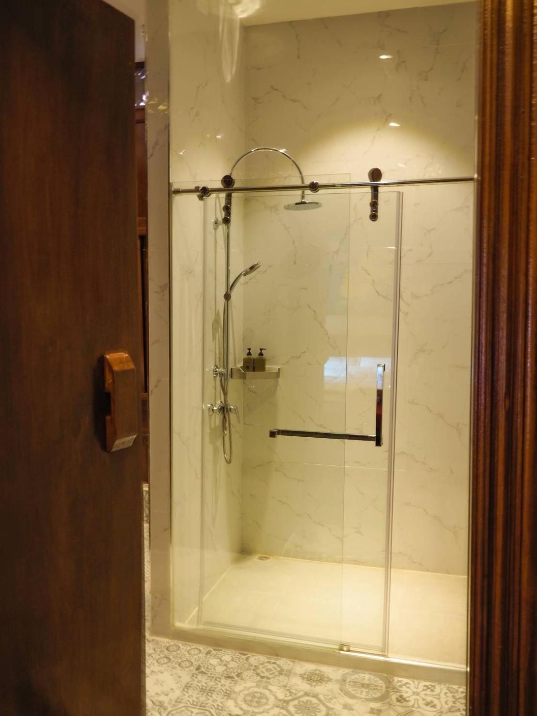 Deluxe King Room (Thai A) photo 3