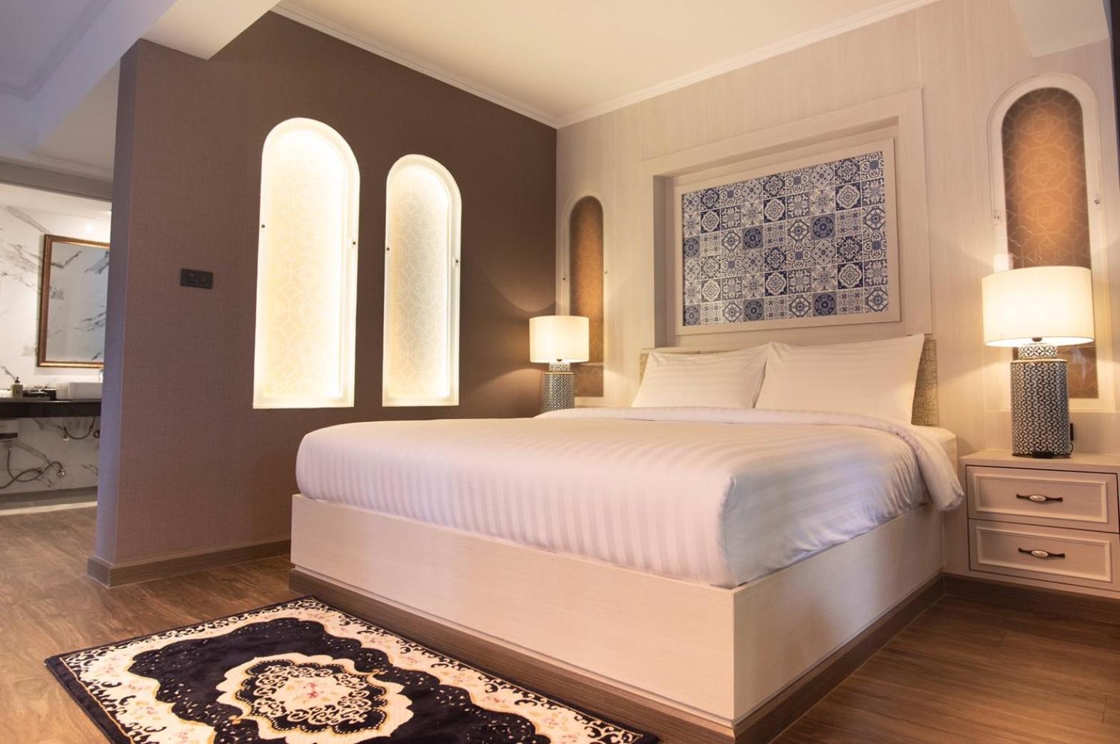 Deluxe King Room (Modern 1) photo 1