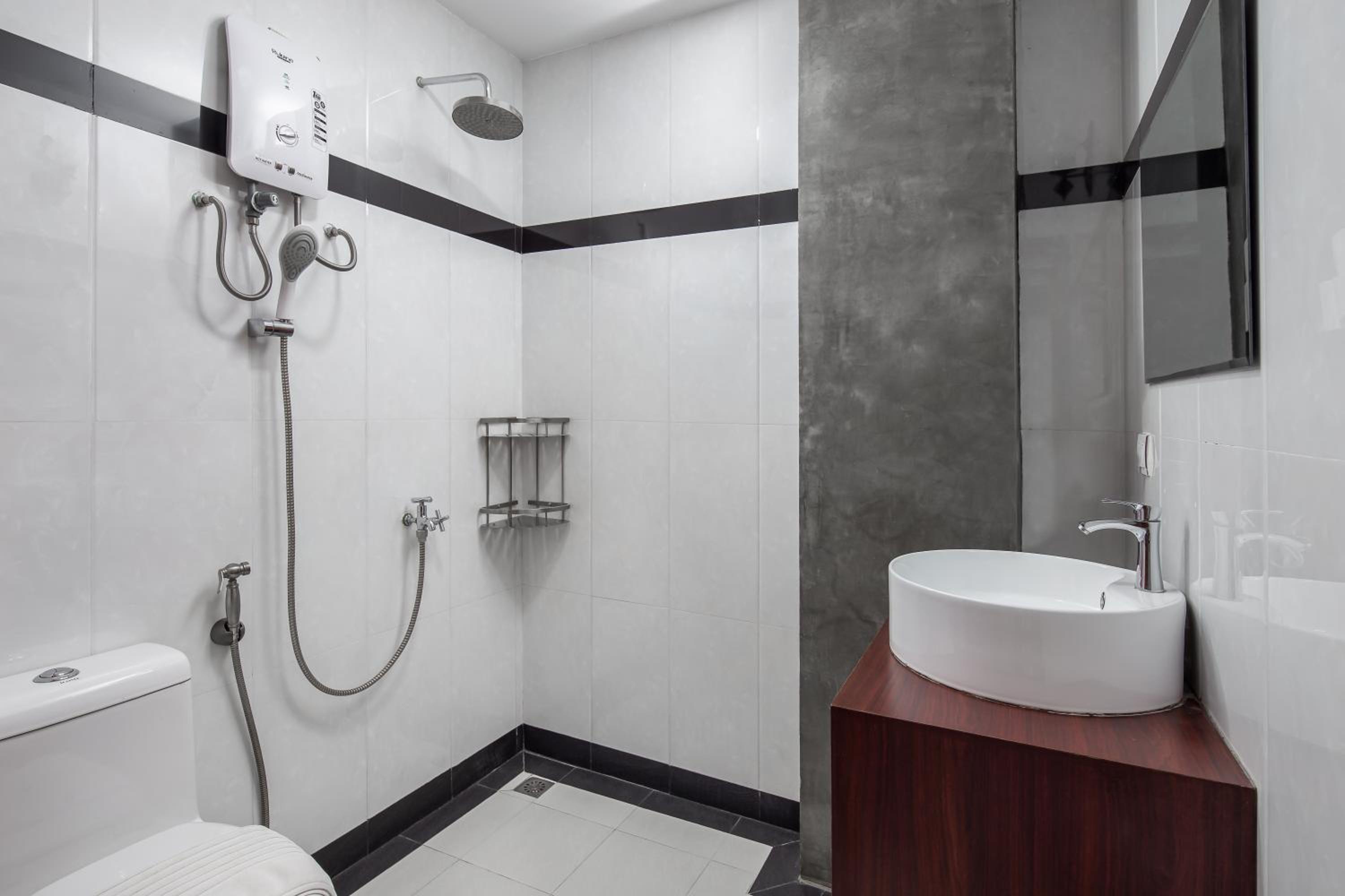 Superior Double with Balcony City View - Photo 6