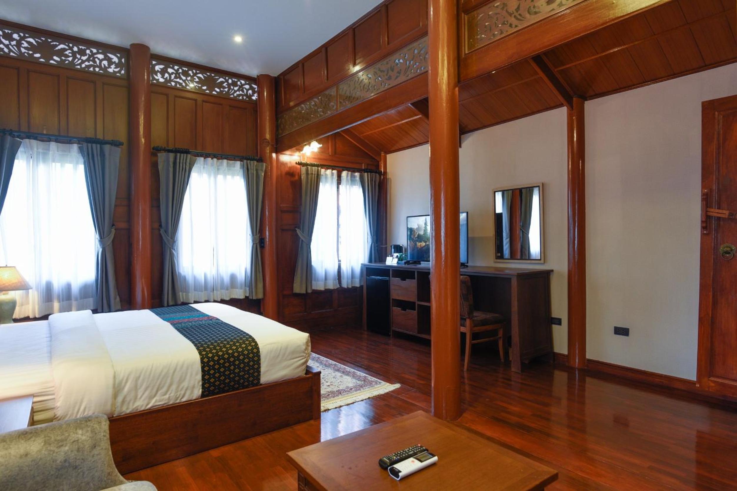 Deluxe King Room (Thai C) photo 1