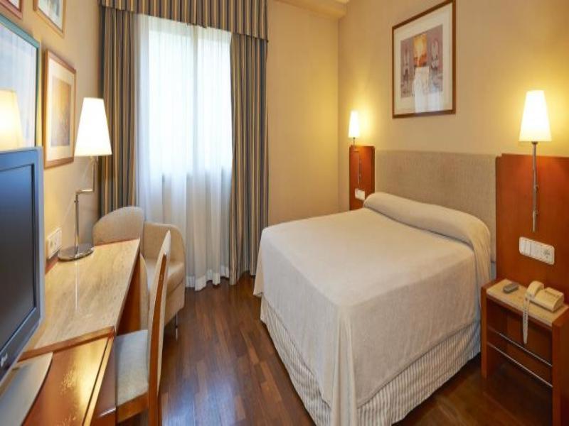 Family Adjoining Room (2 Adults + 2 Children) photo 3