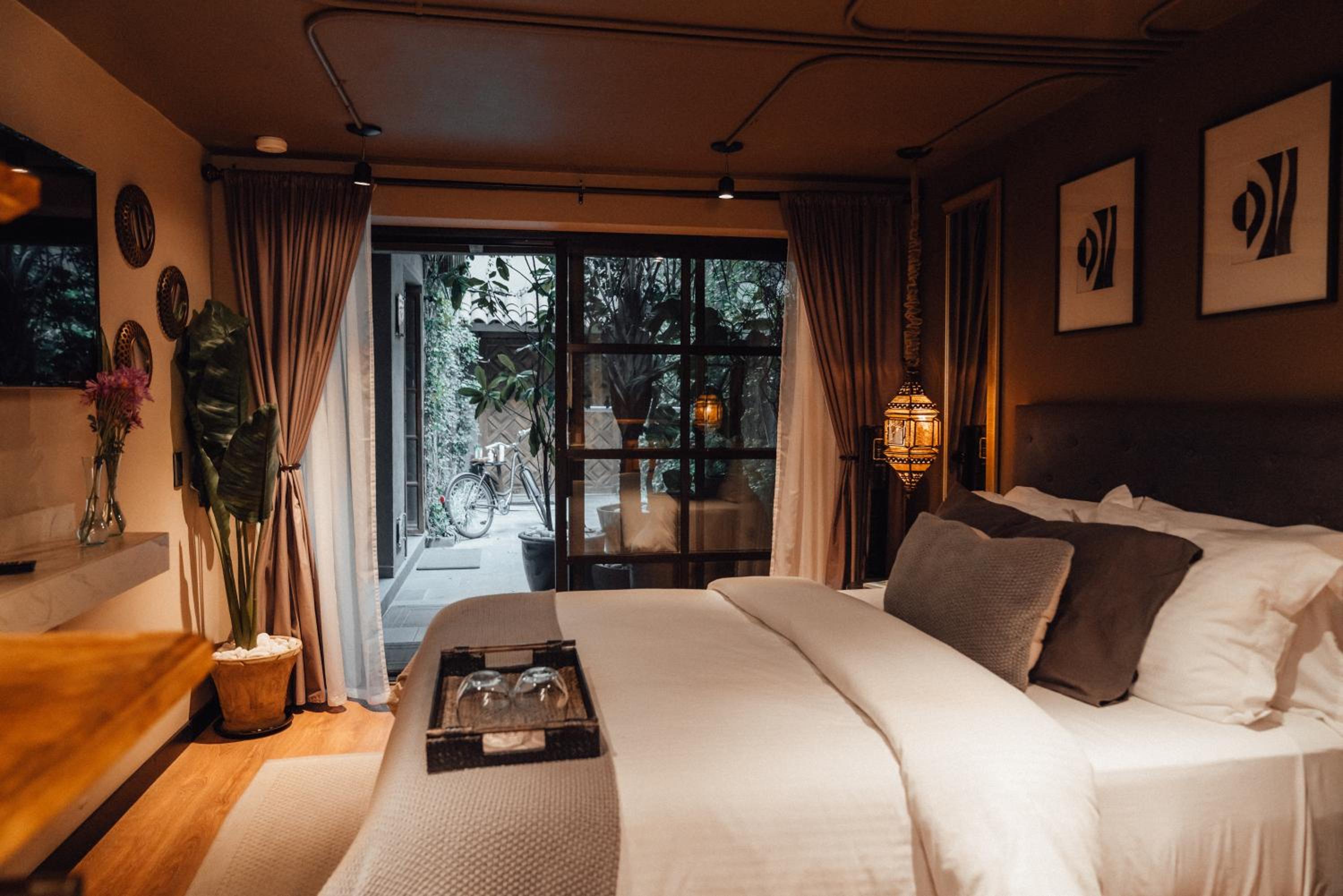 Standard Double Room - Photo 12