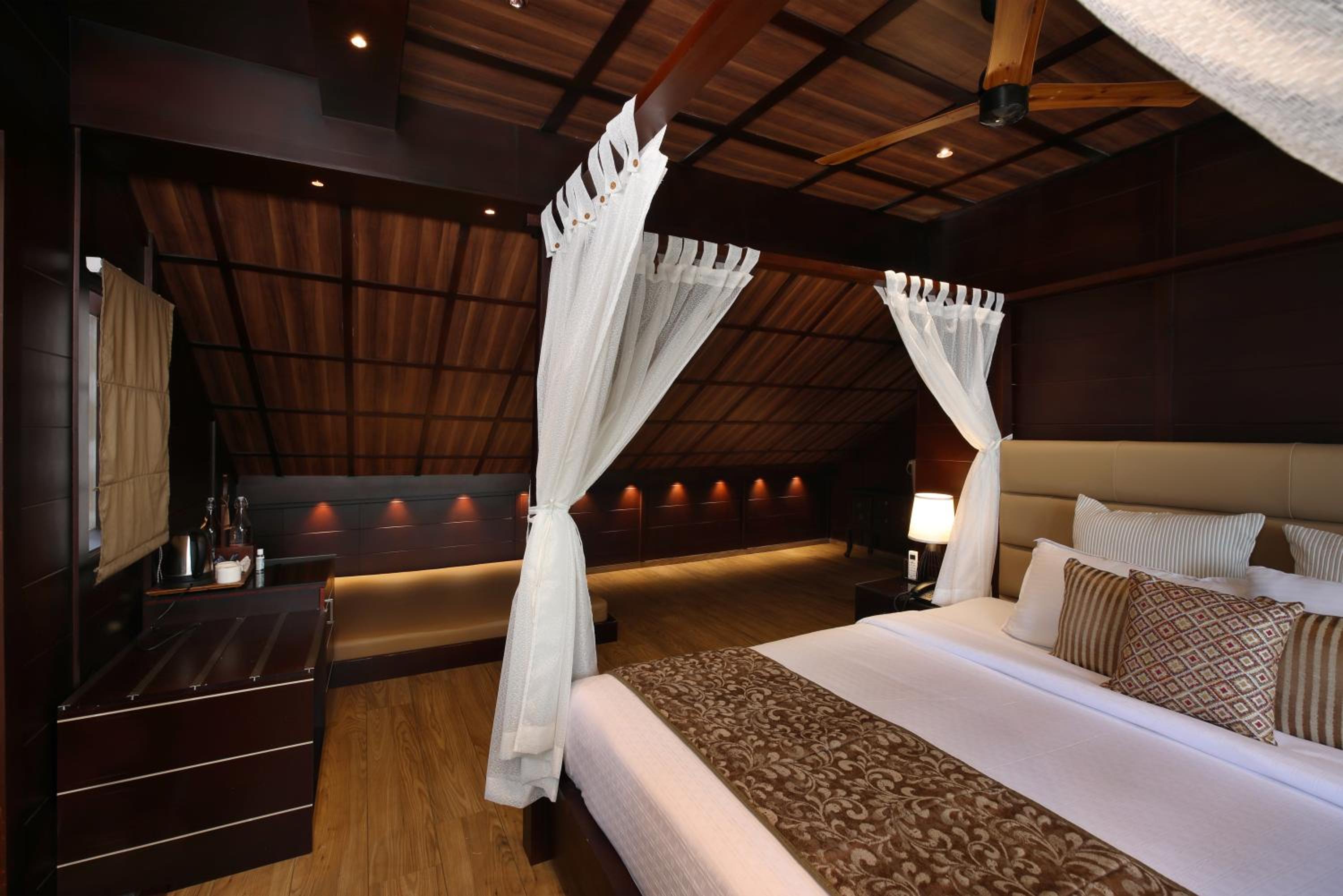 Panoramic lake view jacuzzi - Photo 4