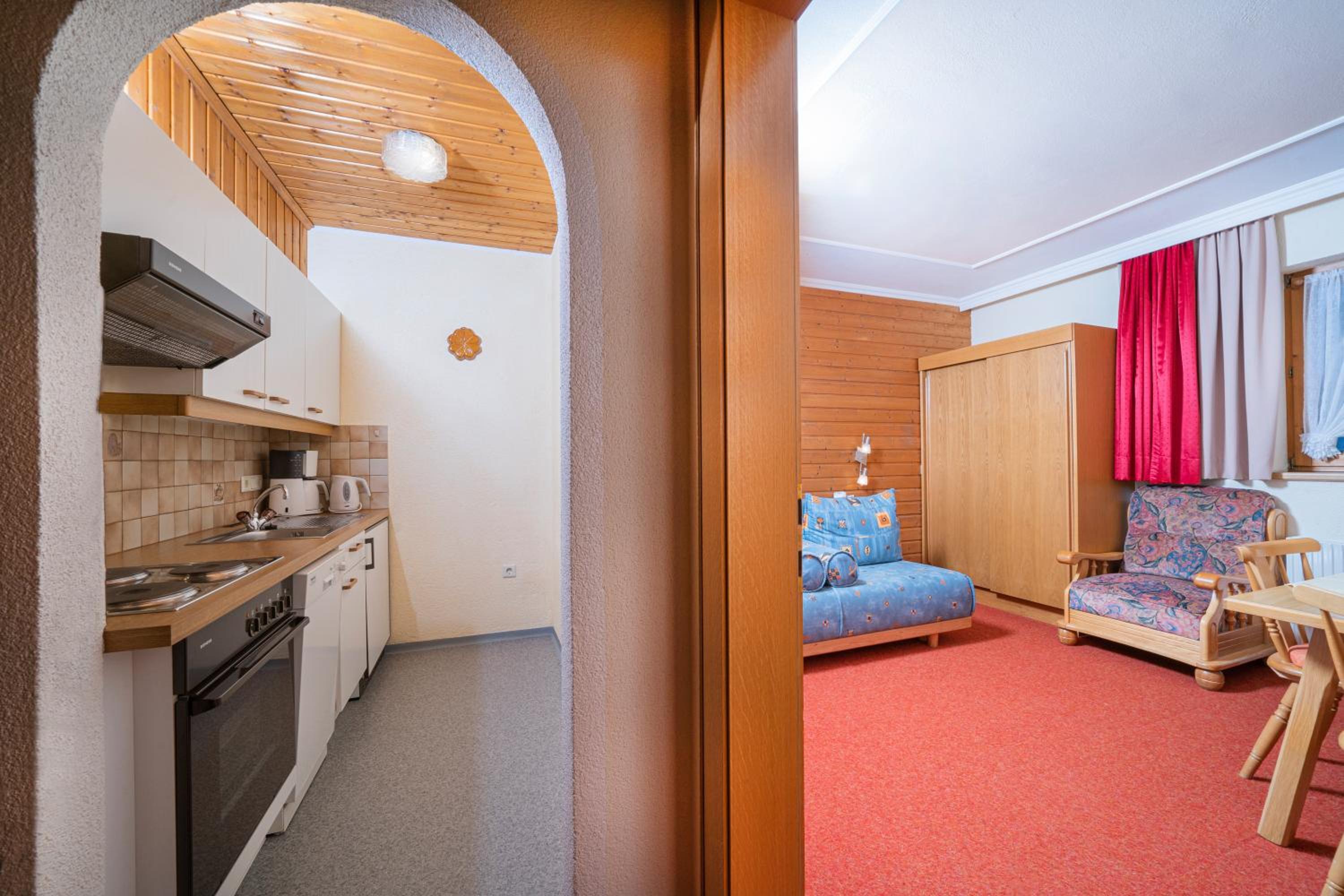 One-Bedroom Apartment - Photo 6