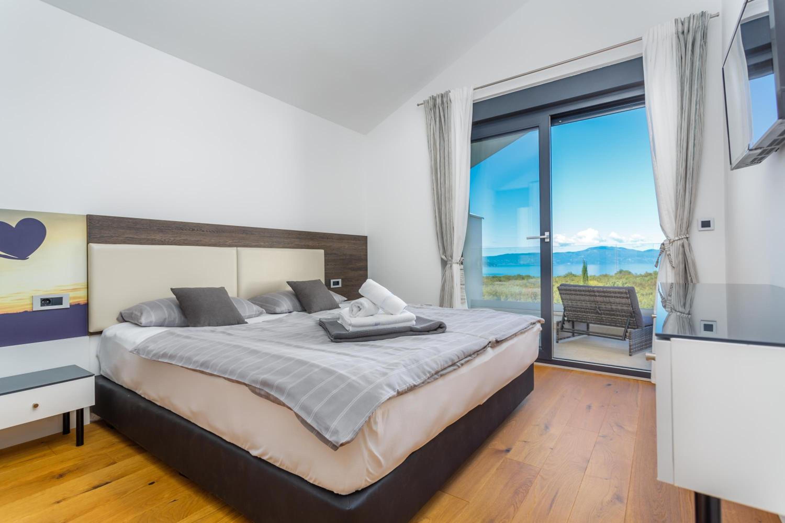 Three-Bedroom Villa photo 2