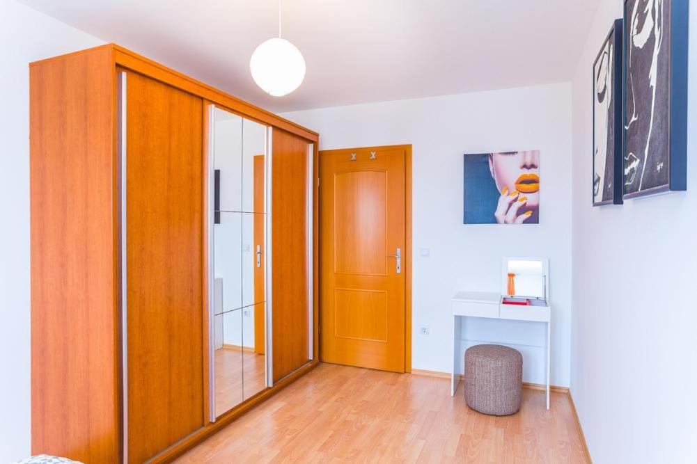 Three-Bedroom Apartment photo 1