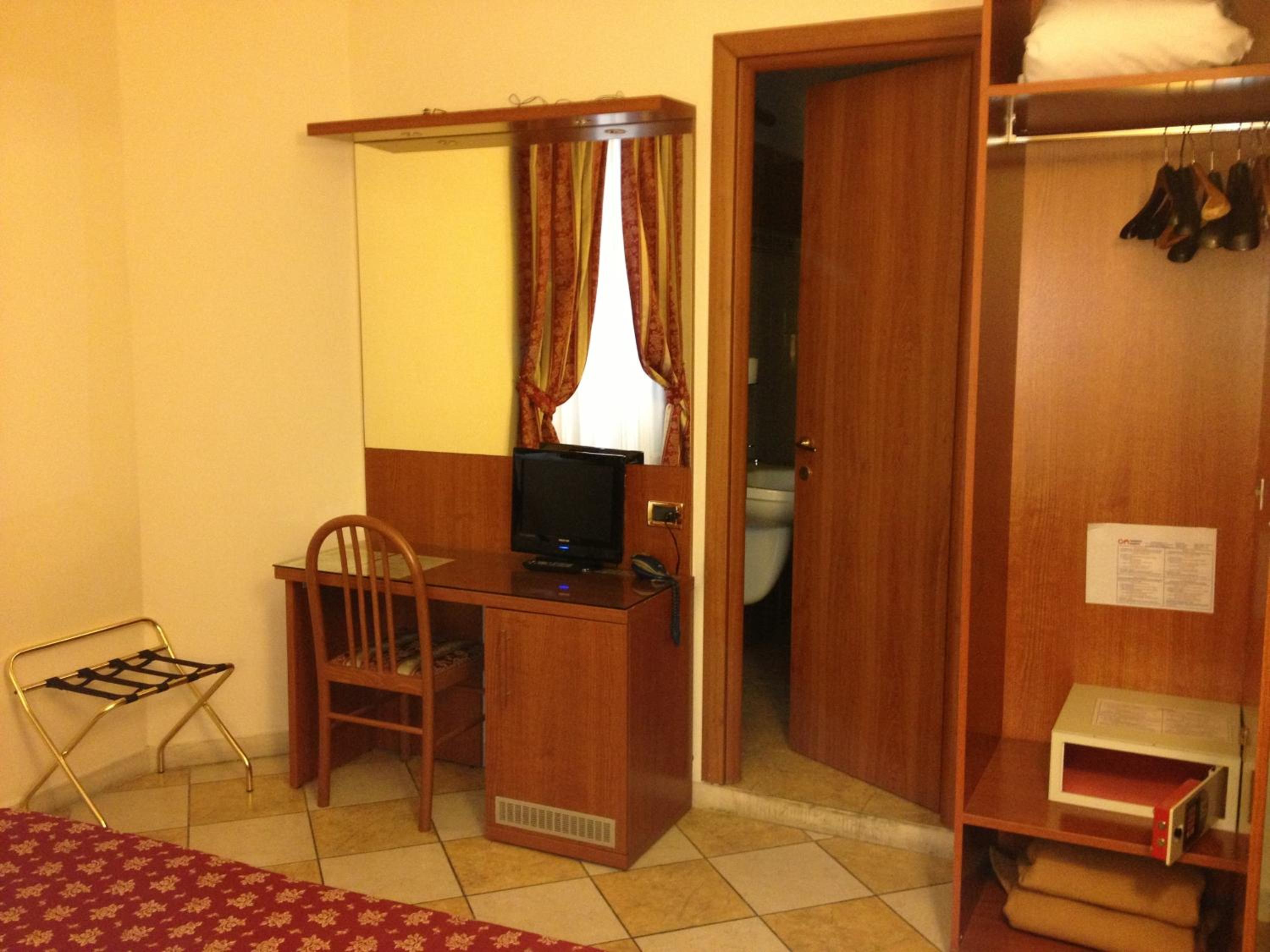 Double or Twin Room photo 3