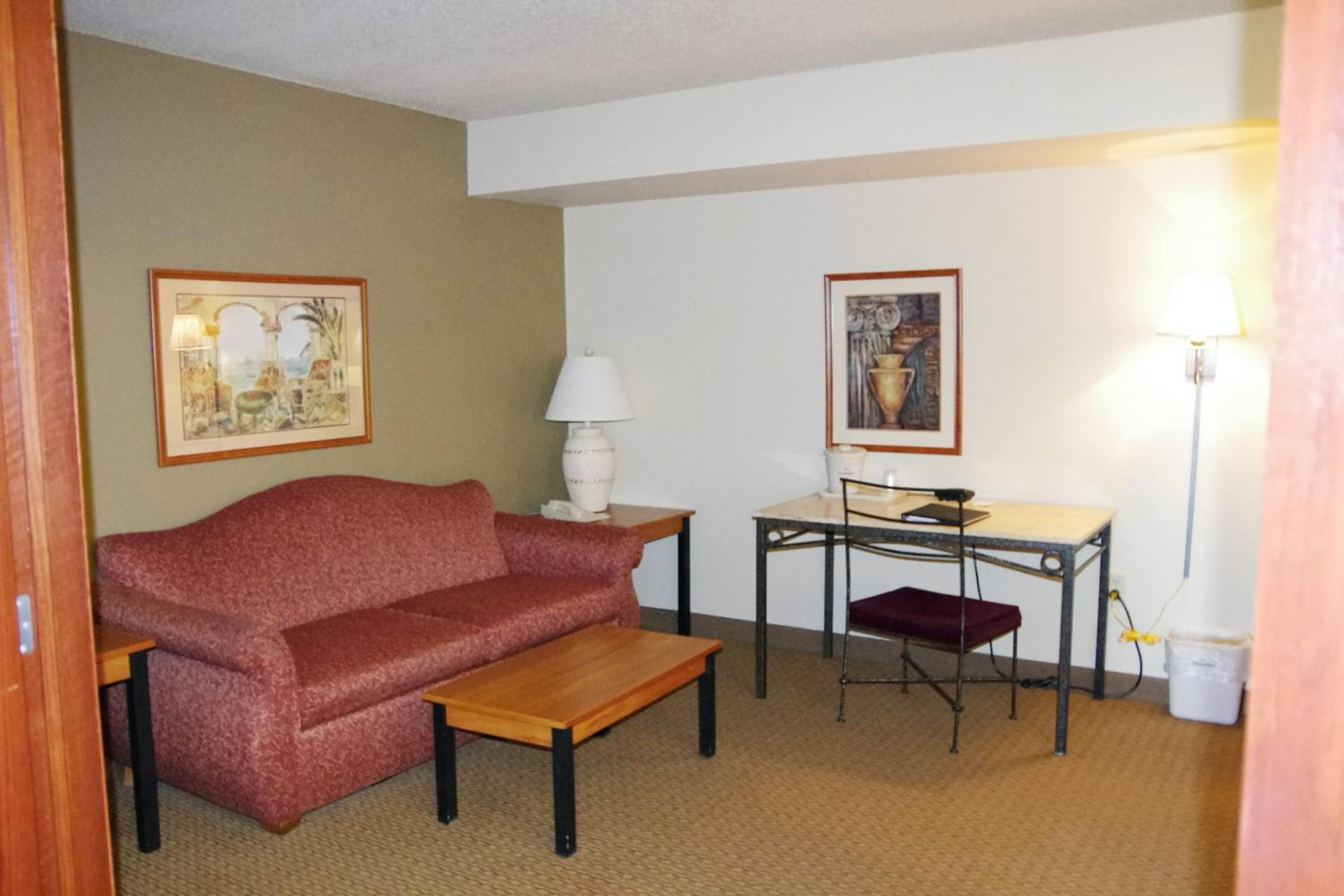 King  Deluxe Studio Suite - Non-Smoking - Photo 8