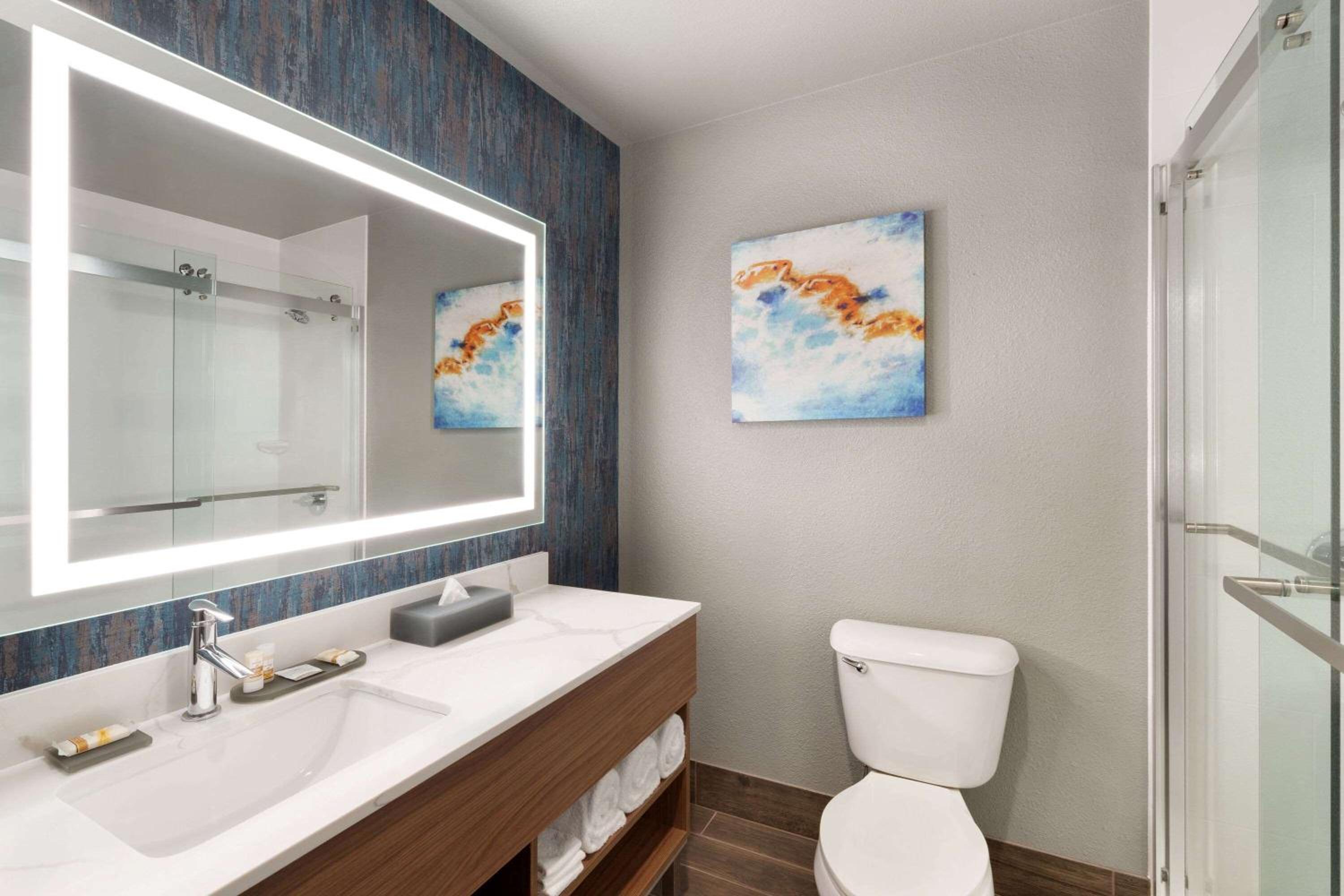 King Room - Non-Smoking - Photo 4