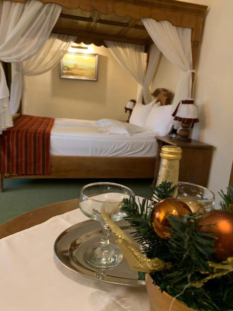 Double Room with canopy bed - Photo 10