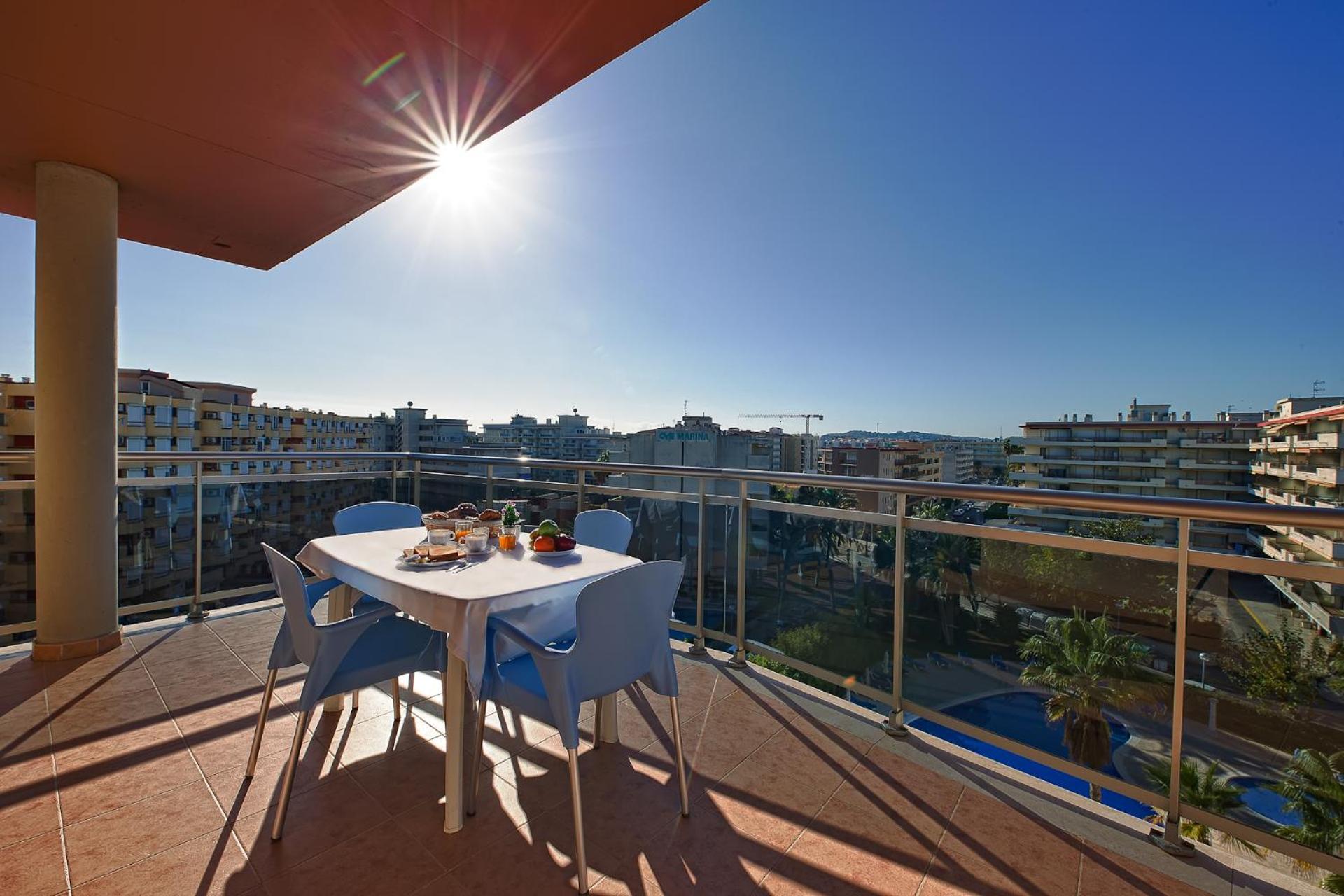 Two-Bedroom Apartment with Pool View  photo 2