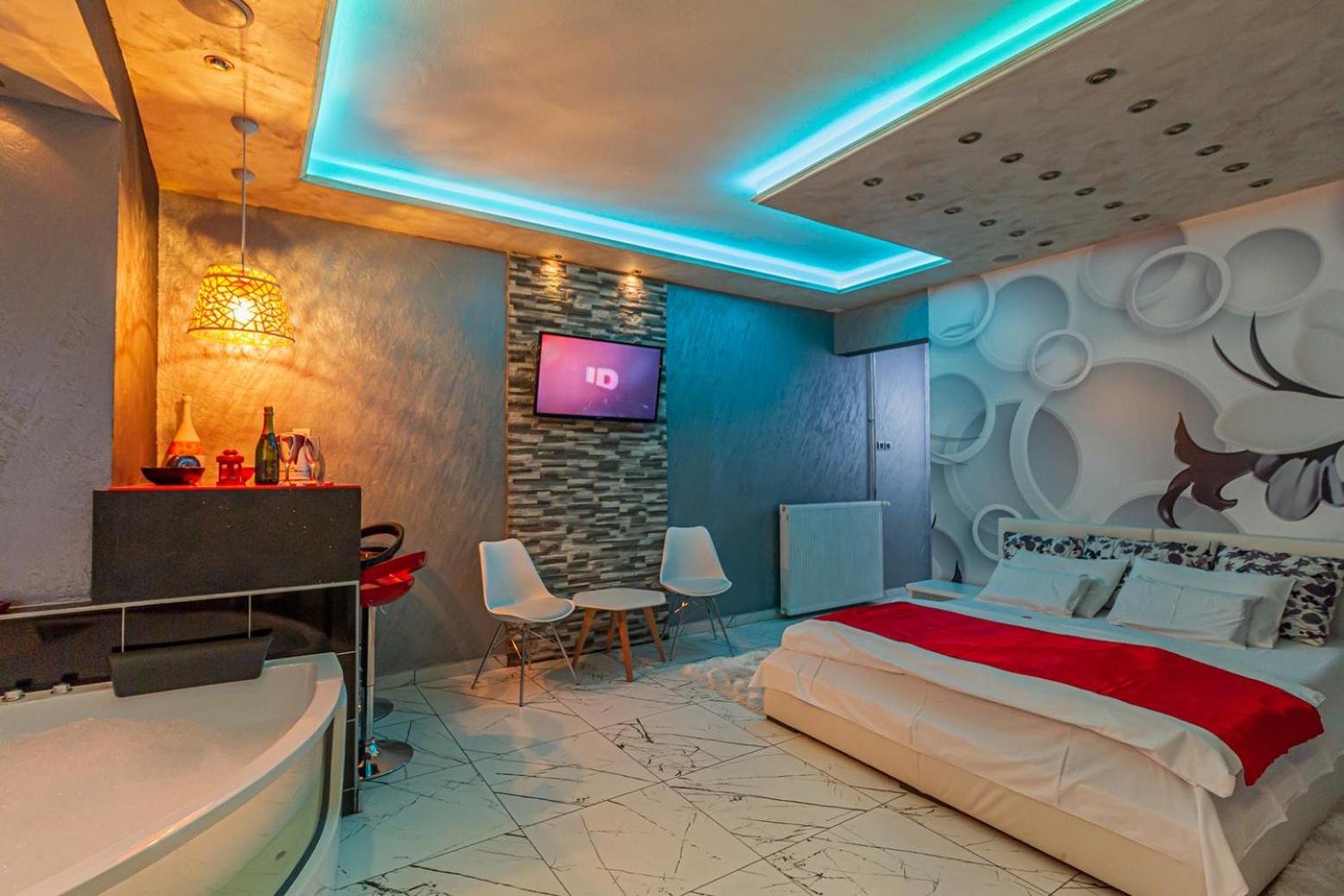 Studio with Spa Bath