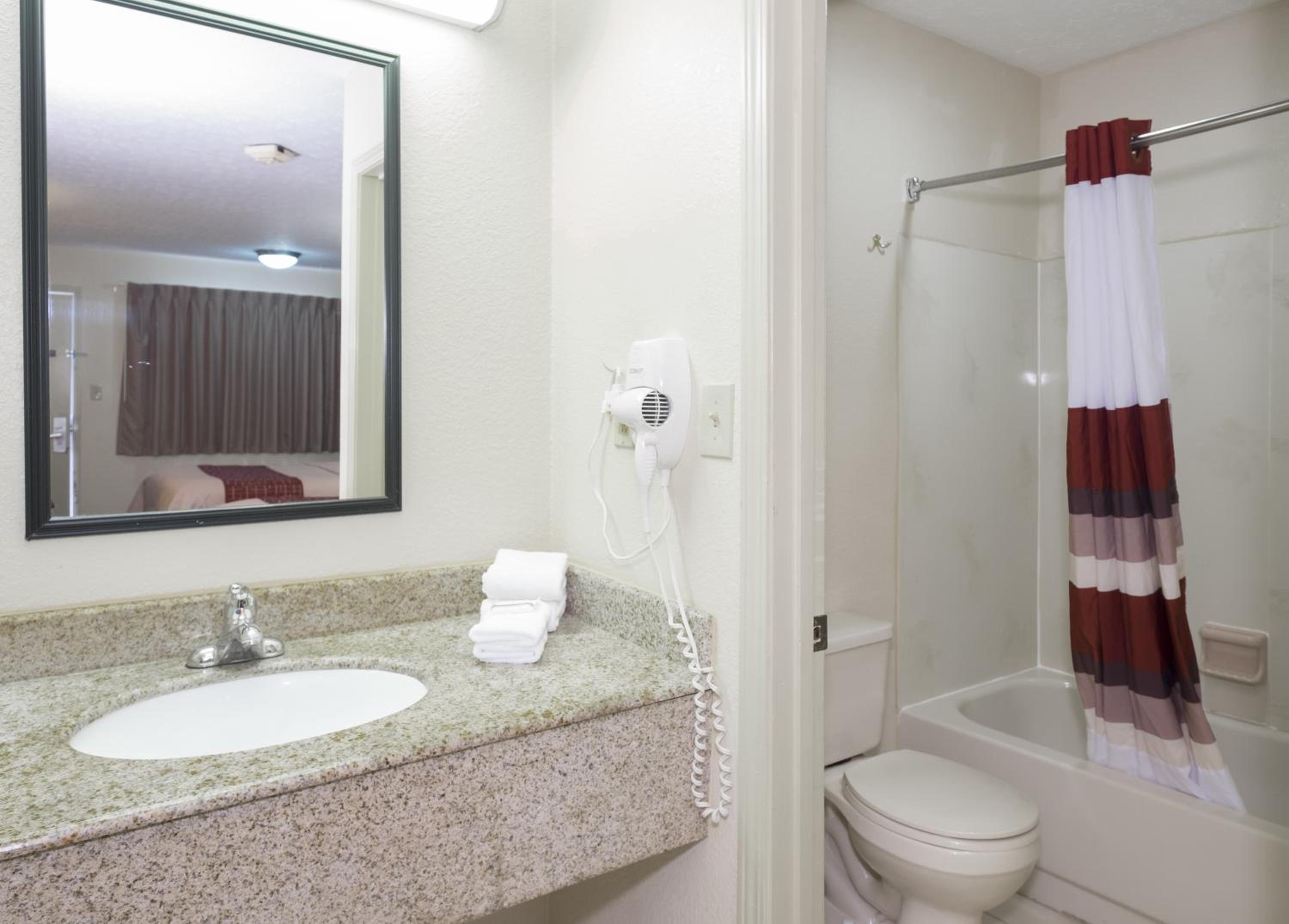 Deluxe Room with Two Queen Beds Non-Smoking - Photo 5