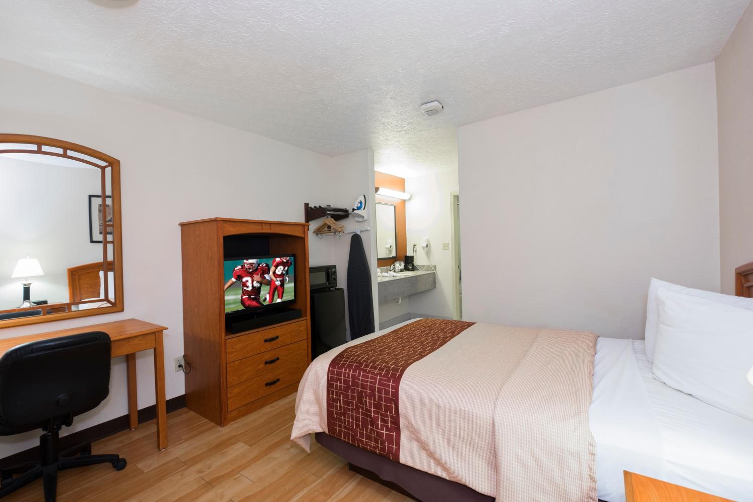 Deluxe King Room Non-Smoking - Photo 3
