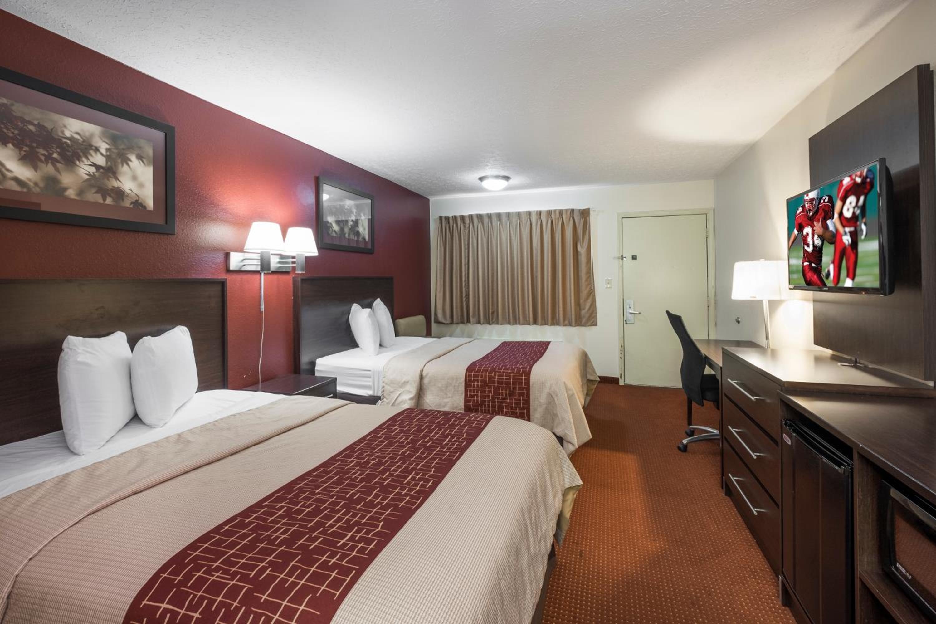 Deluxe Room with Two Queen Beds Non-Smoking - Photo 2