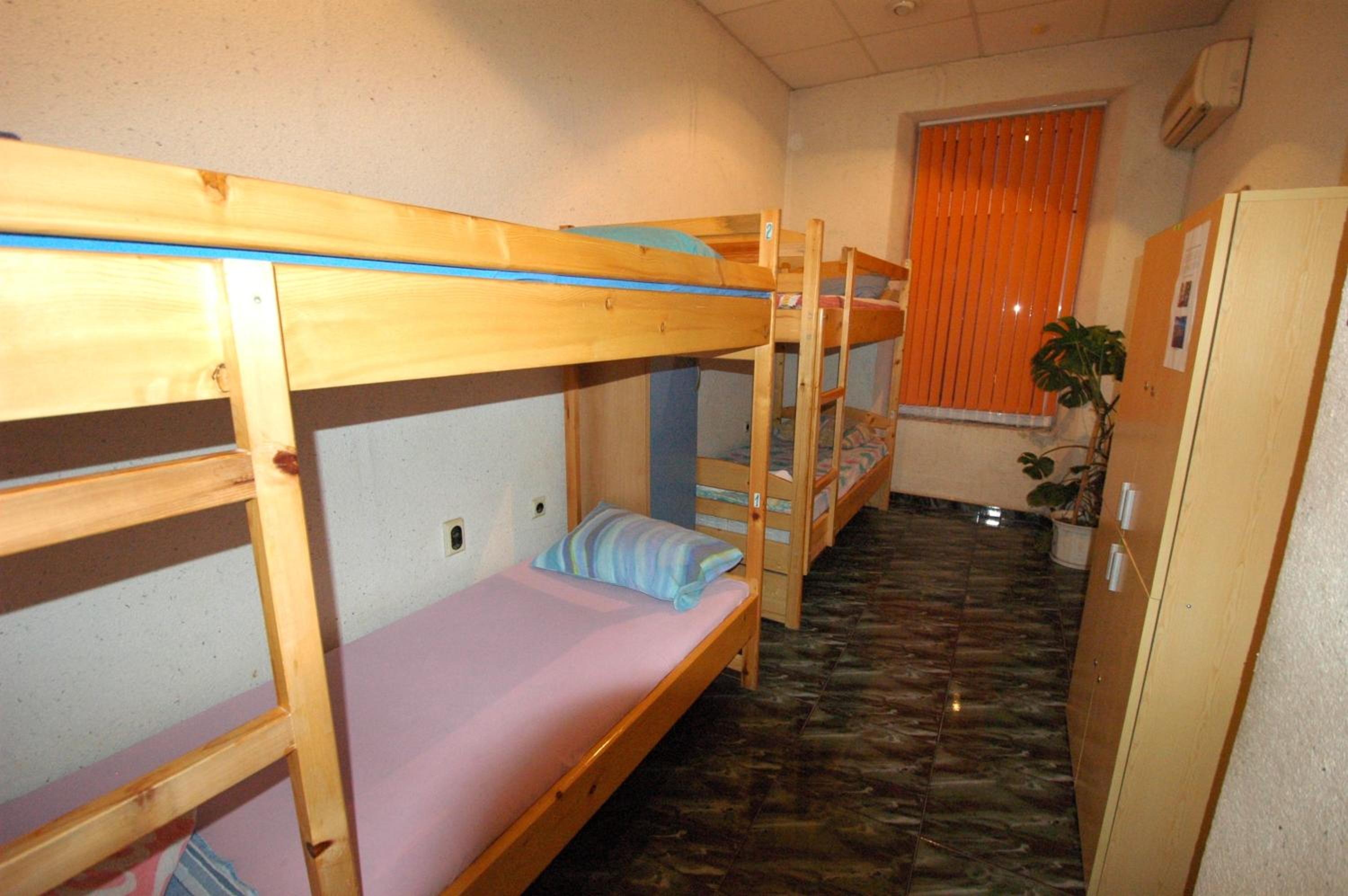 Bed in 4-Bed Male Dormitory Room photo 2