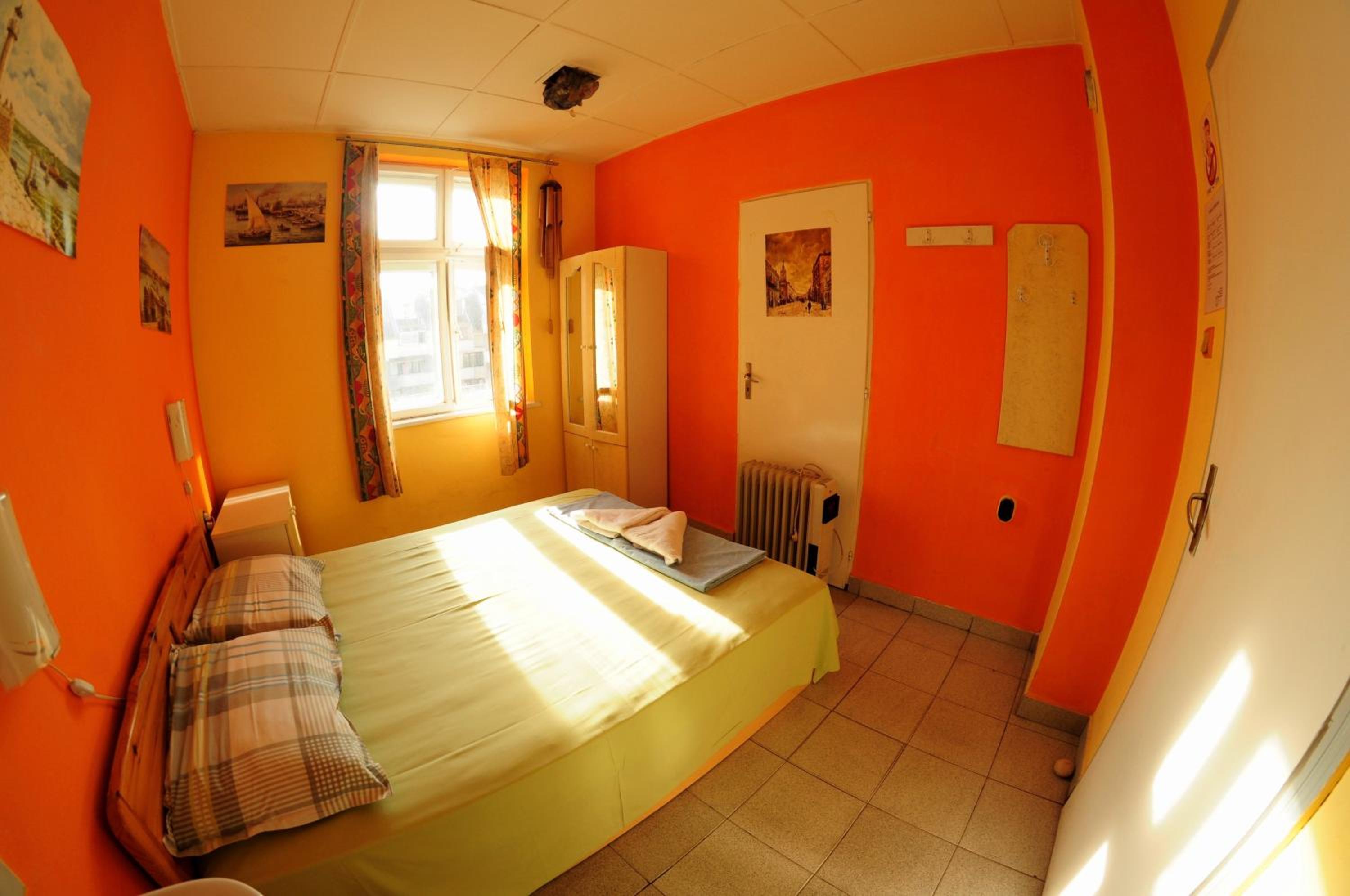 Single Room with Shared Bathroom photo 3