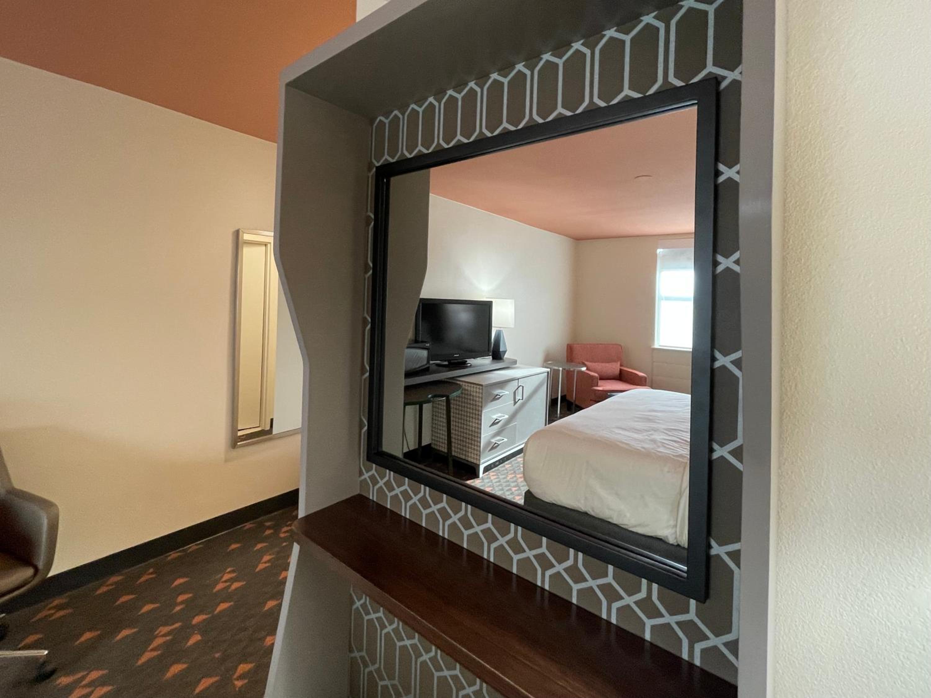 Standard King Room - Photo 4