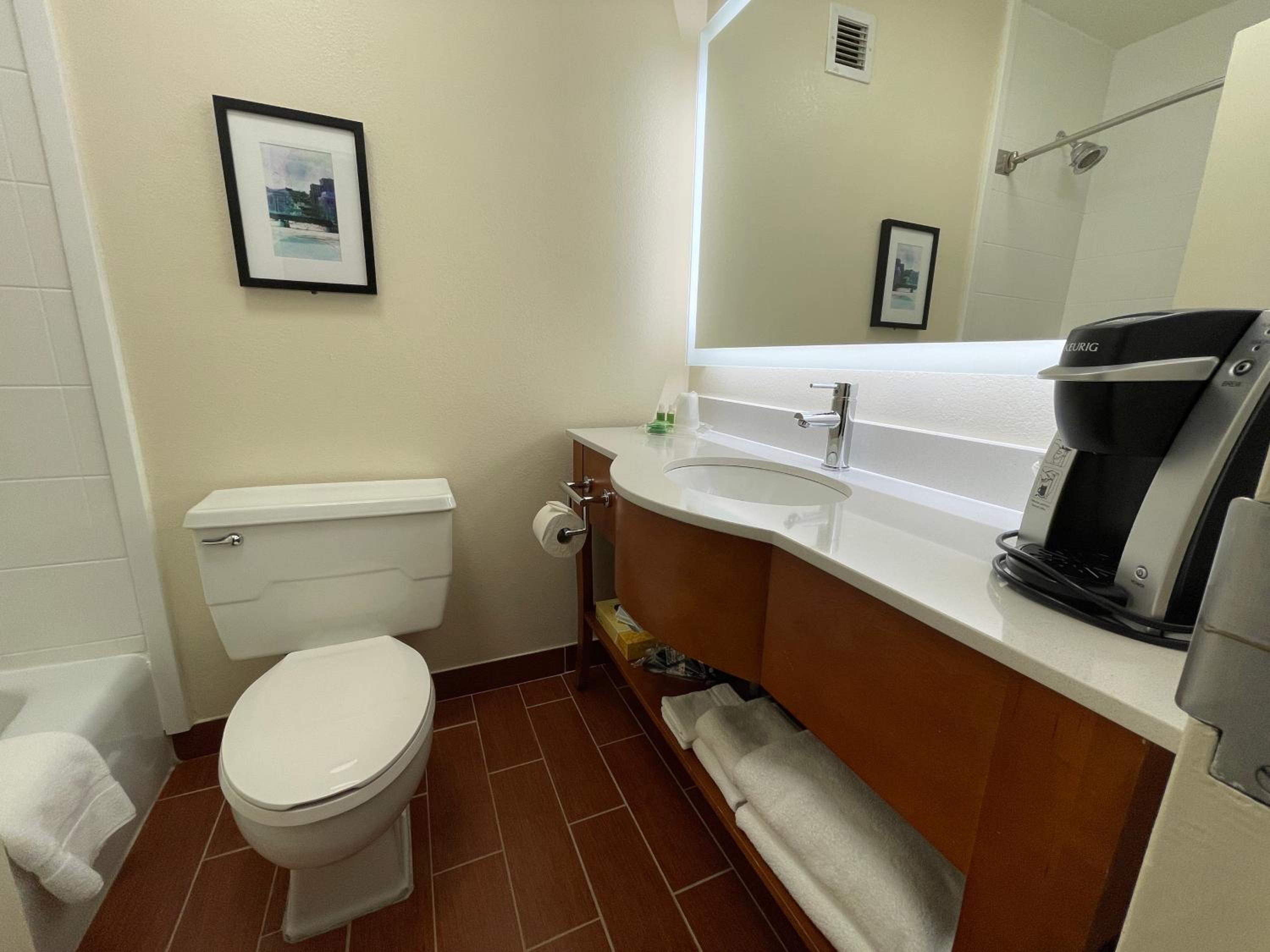 Standard King Room - Photo 6