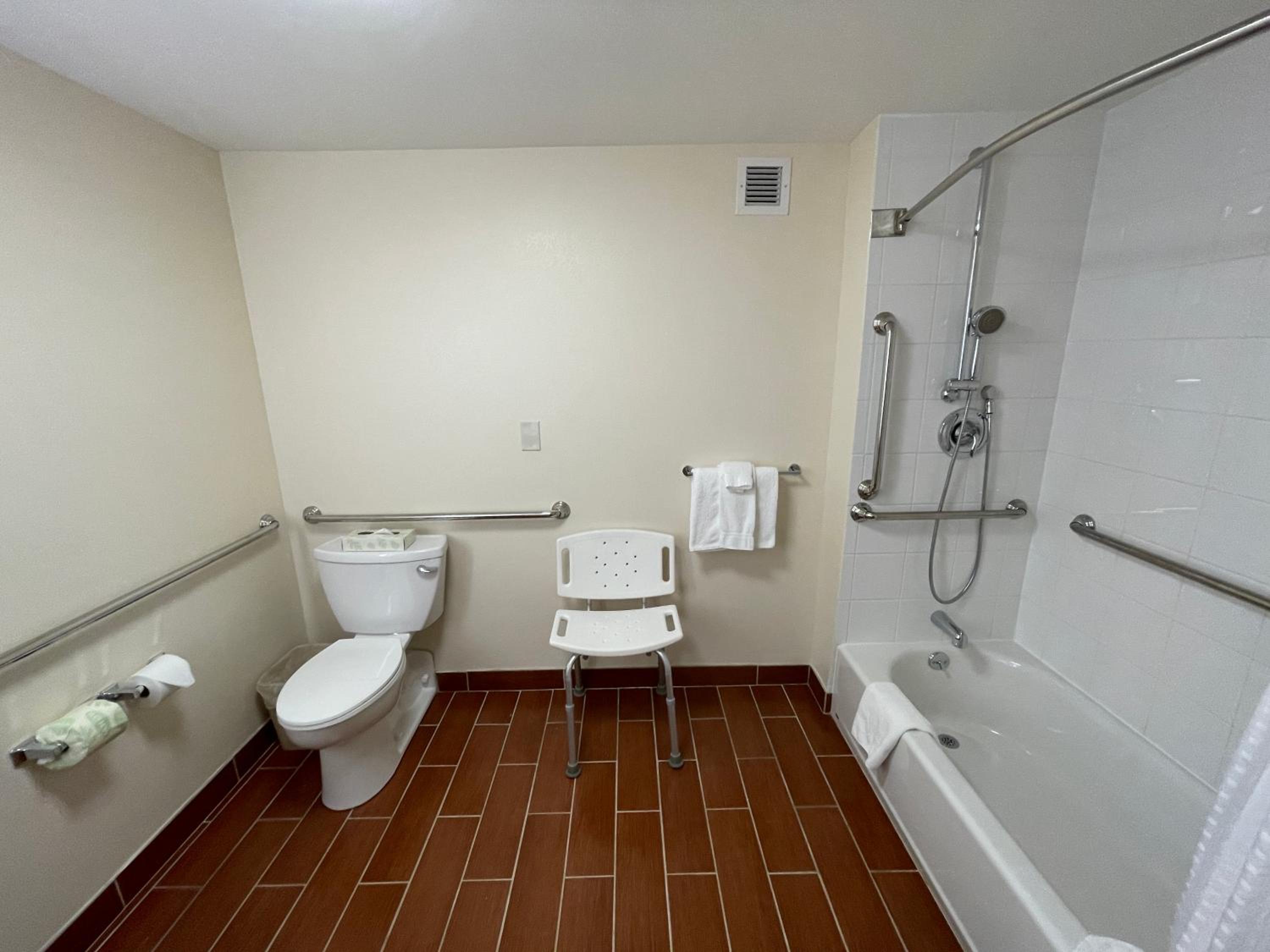 King Room - Mobility Access/Hearing Accessible - Photo 9