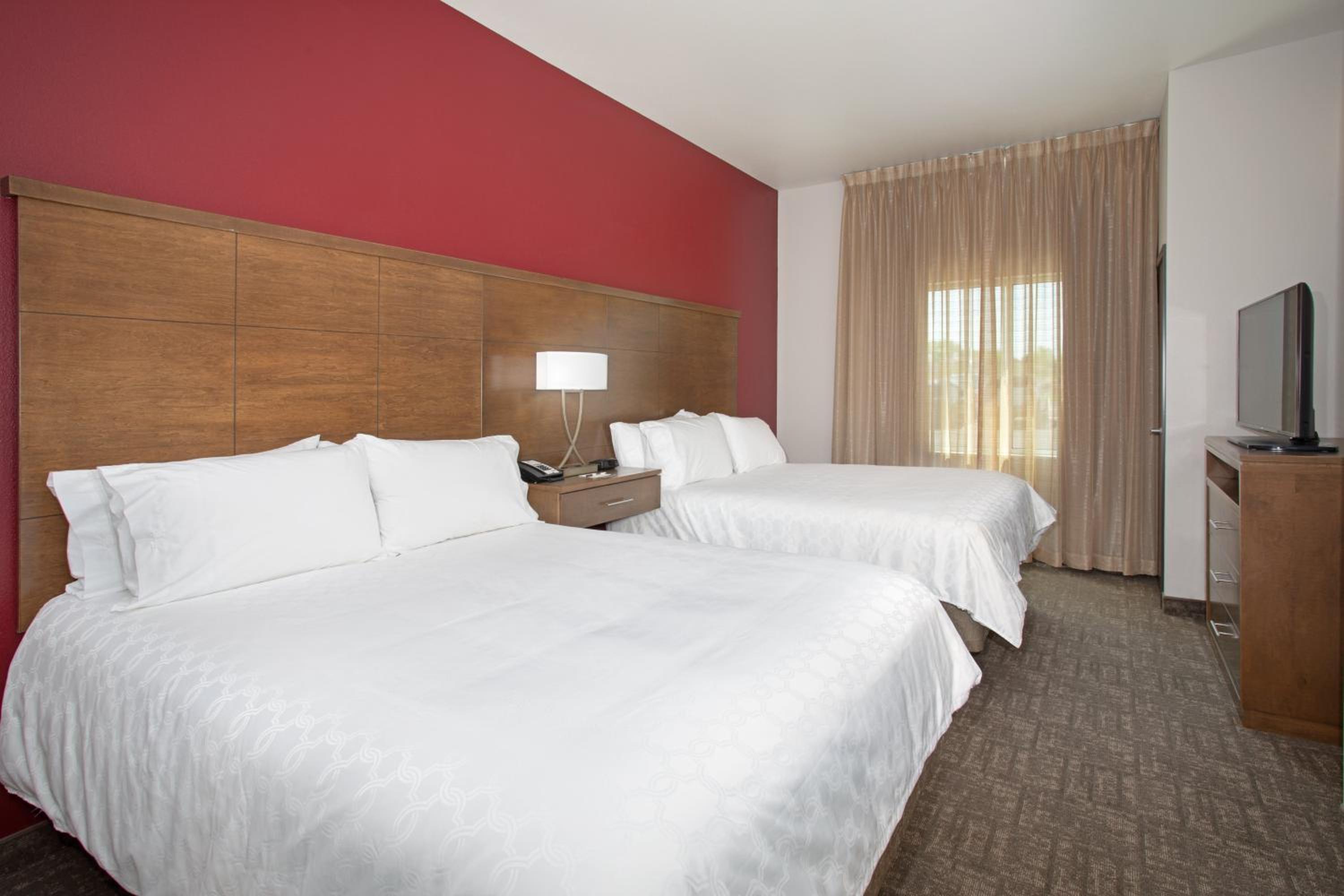 One-Bedroom Queen Suite with Two Queen Beds photo 1