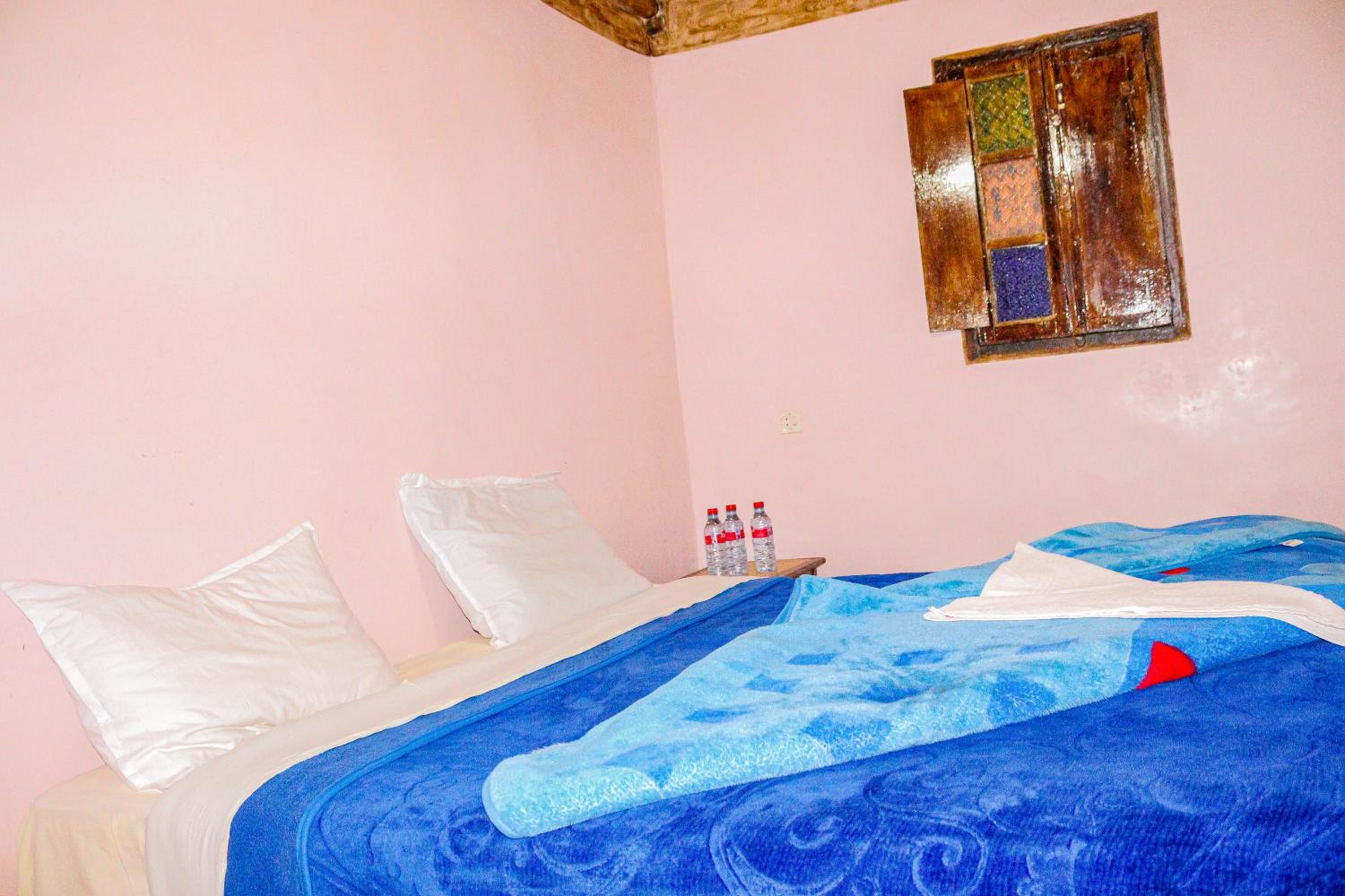 Single Room with Shared Bathroom photo 3