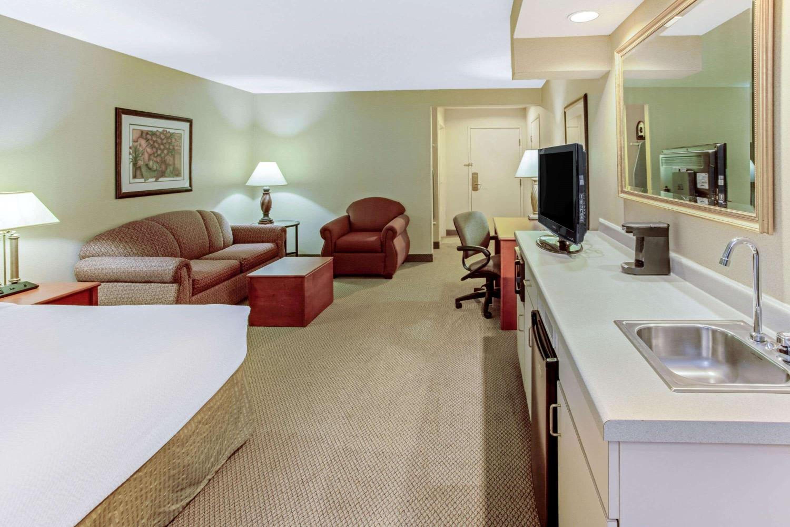 King Studio Suite - Mobility Access/Non-Smoking - Photo 4