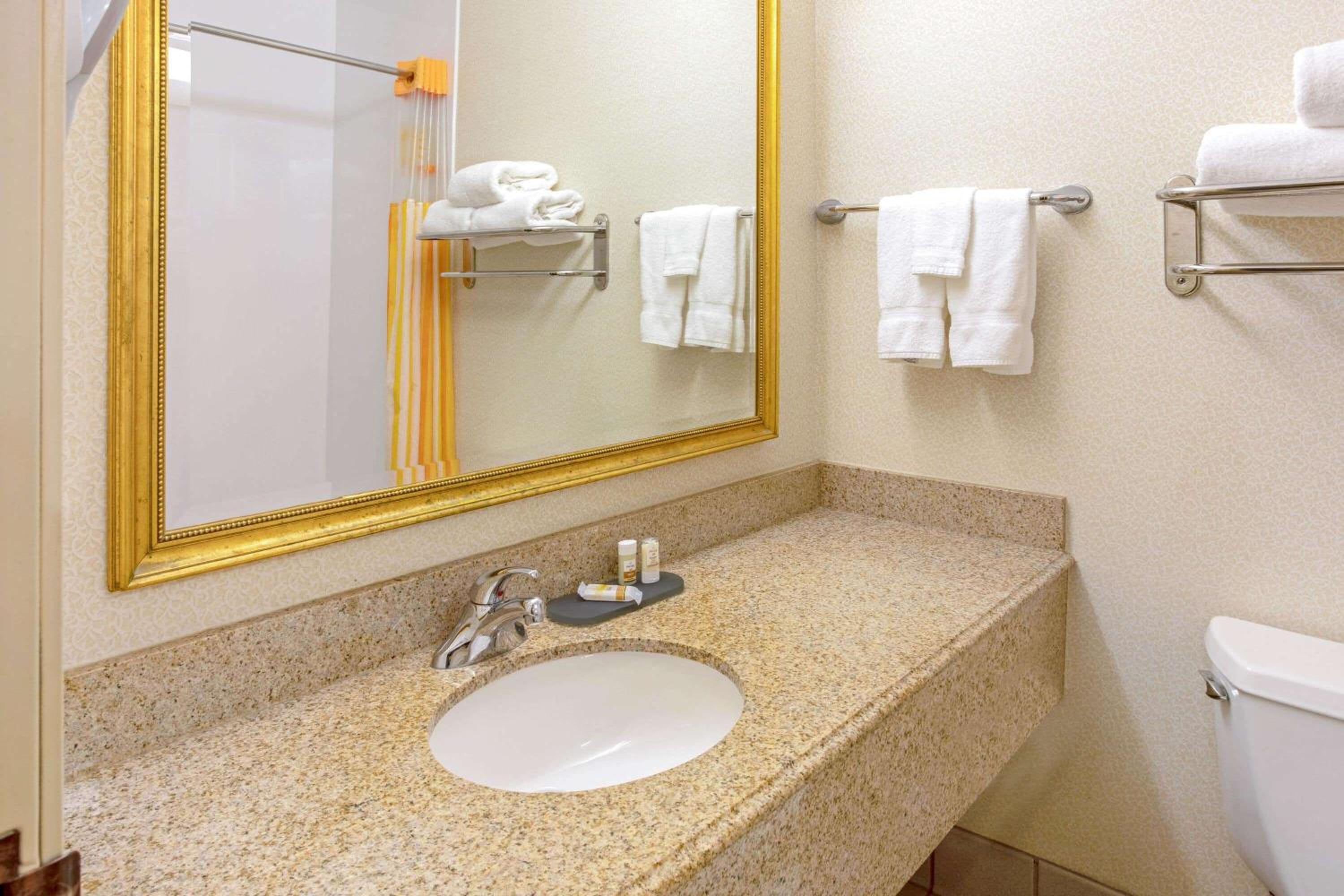 Queen Room - Photo 2