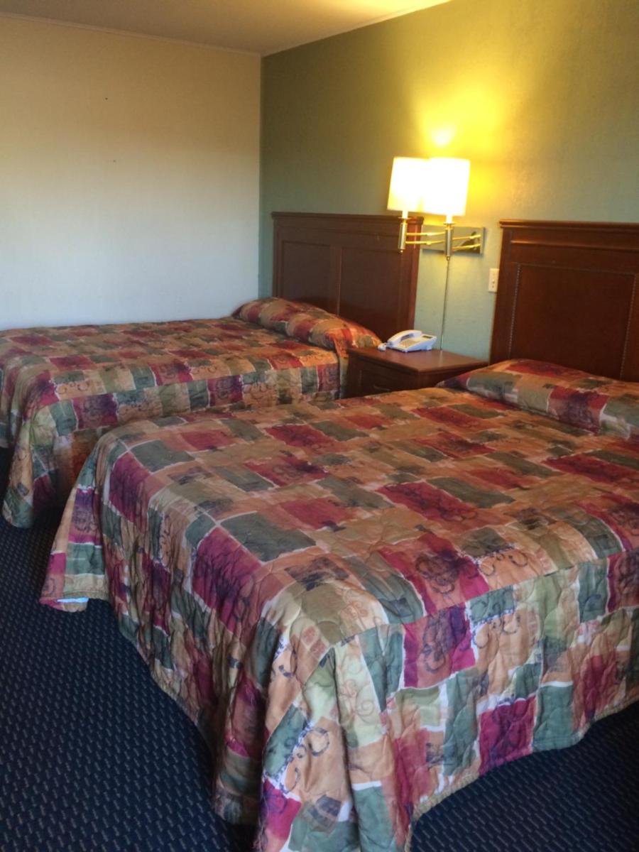 Deluxe Queen Room with Two Queen Beds photo 1