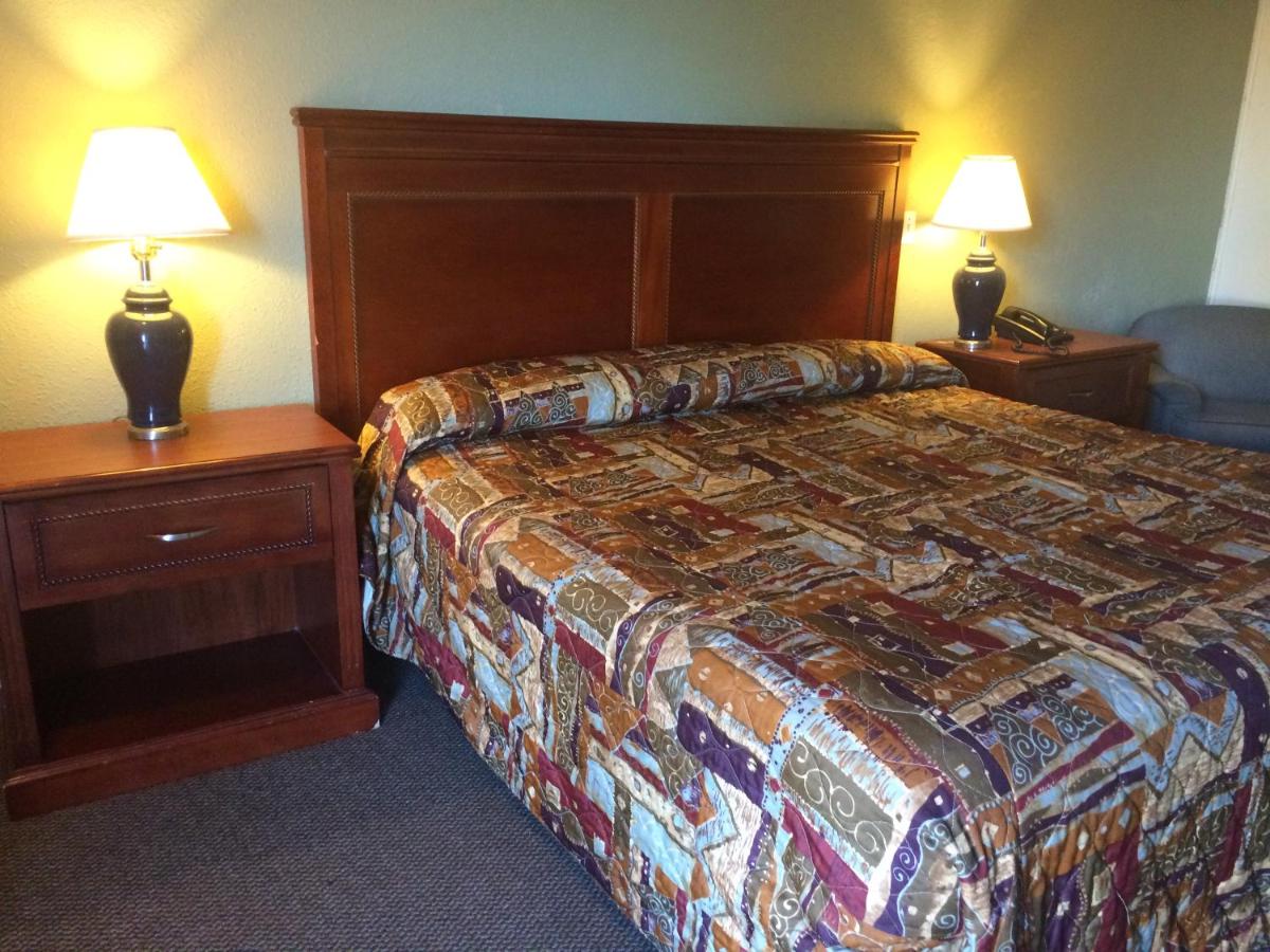 Deluxe King Room photo 1