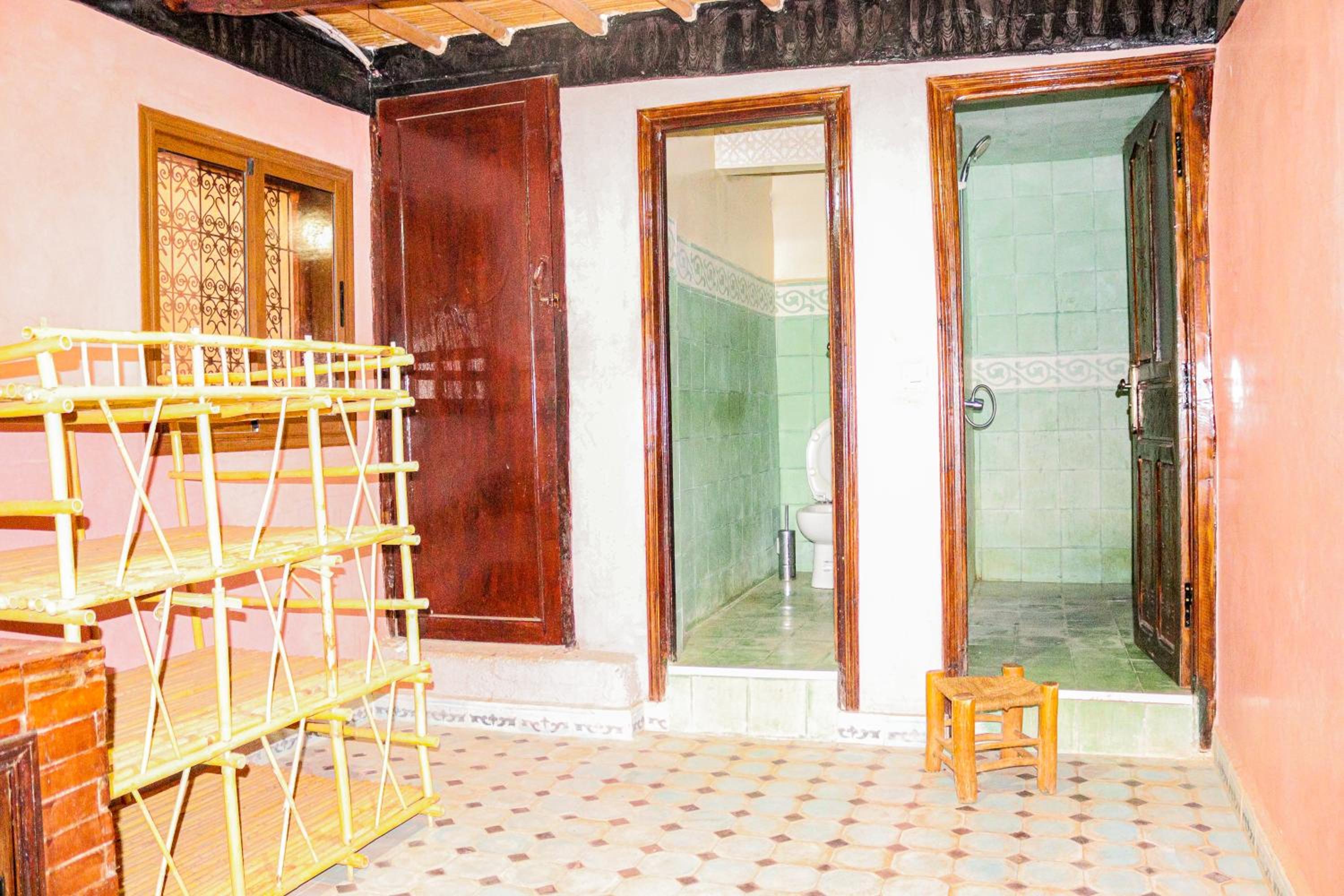 Economy Triple Room with Shared Bathroom photo 1