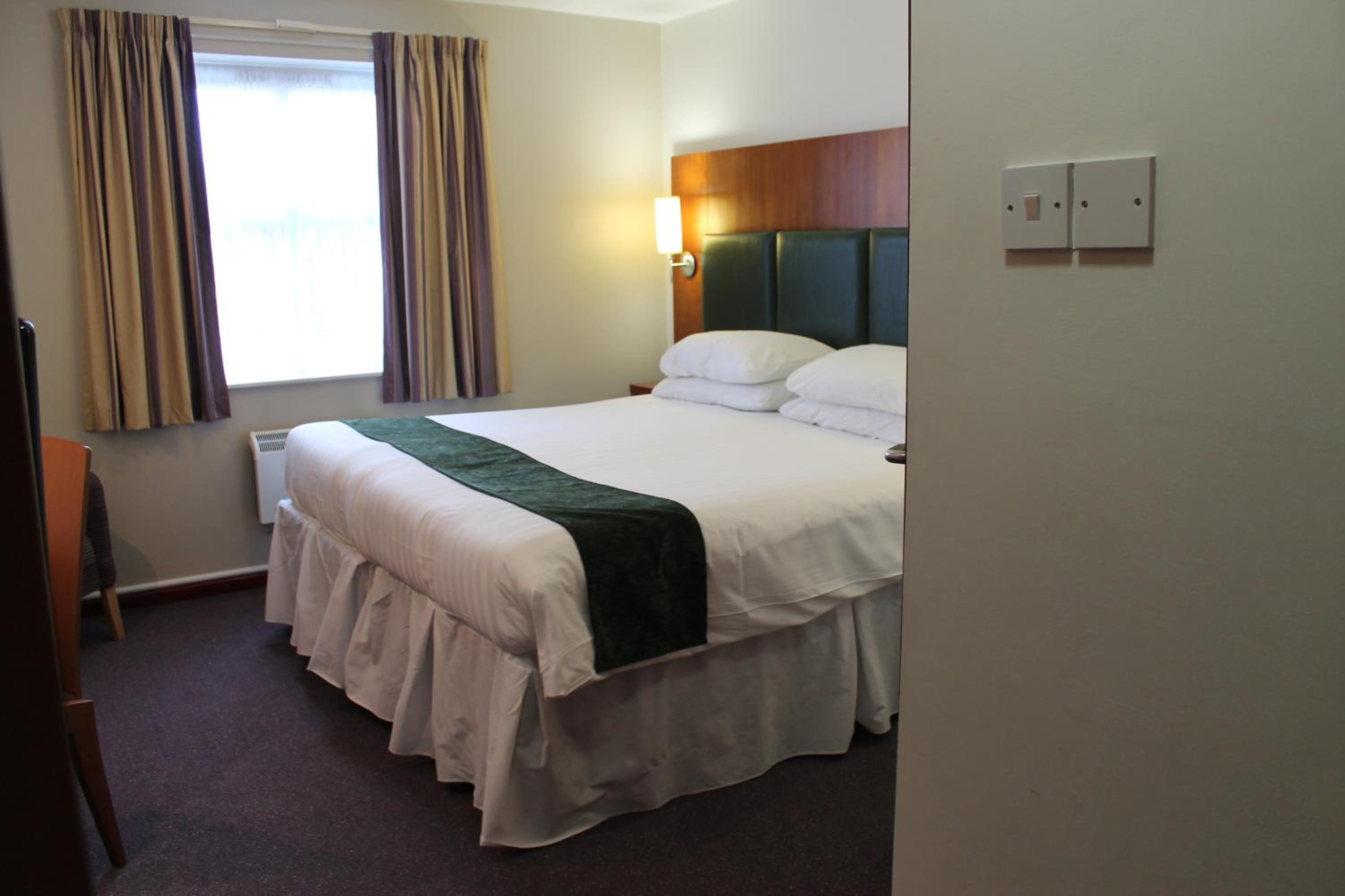 Double or Twin Room - Photo 4