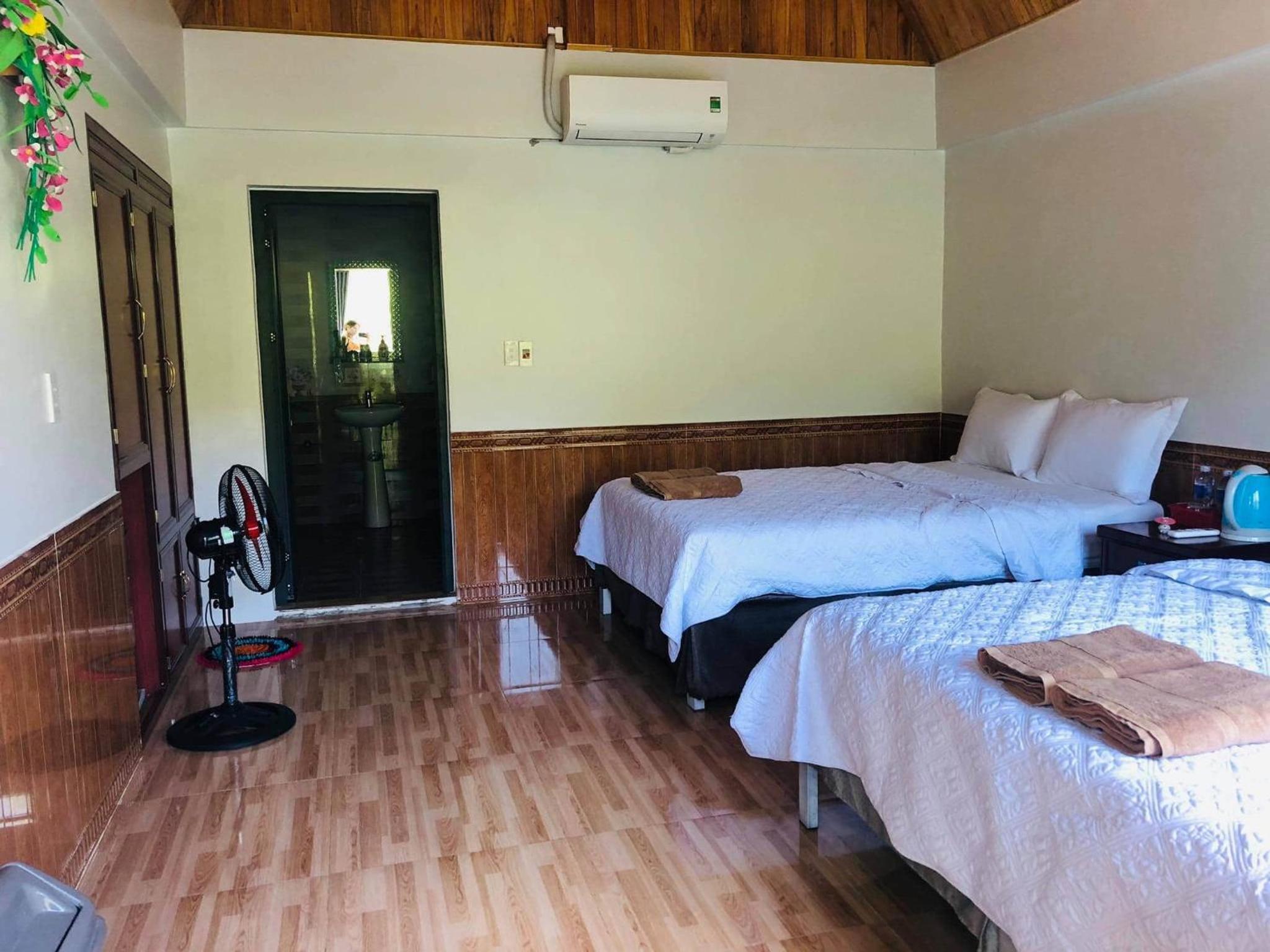 Quadruple Room with Lake View photo 2