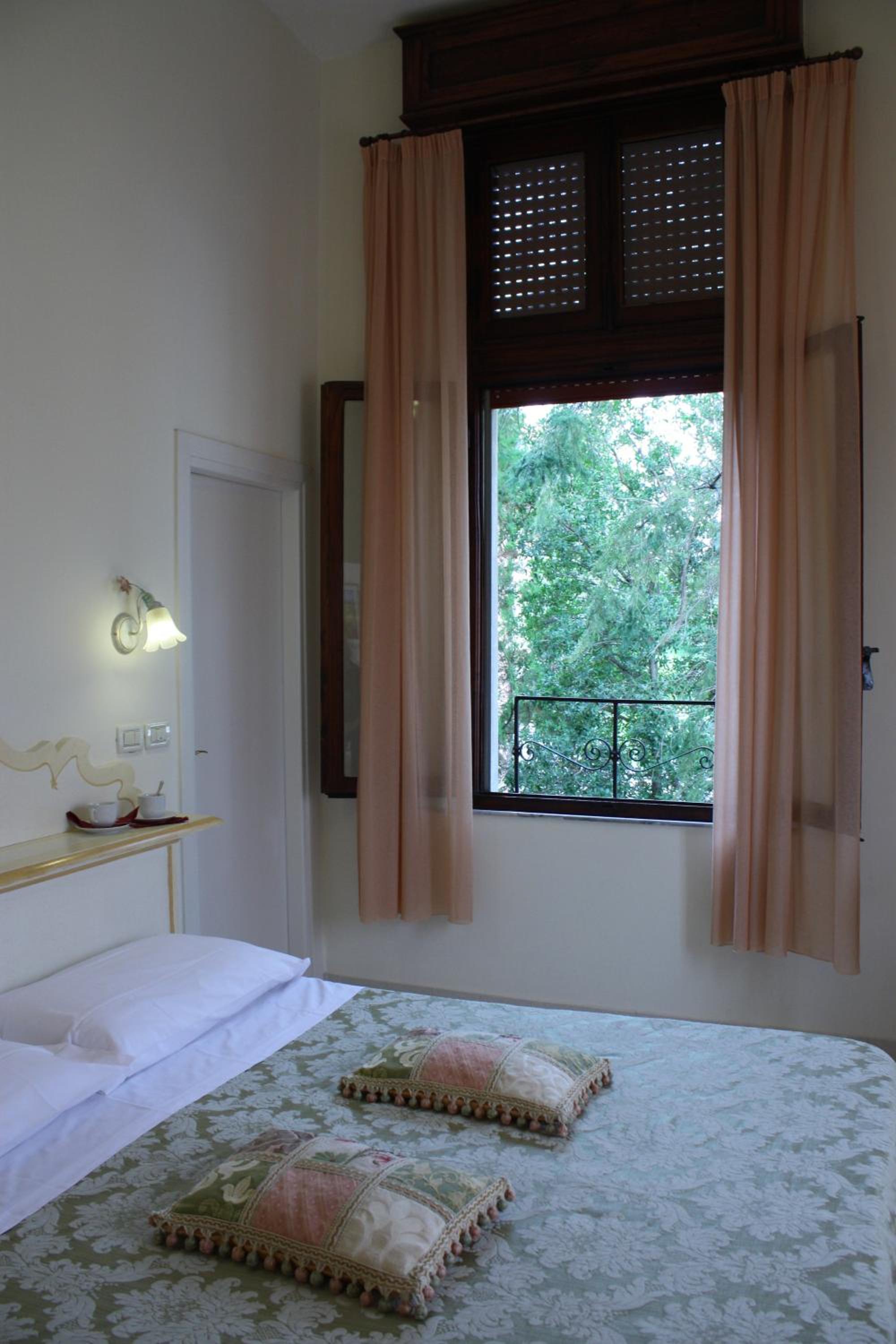 Classic Double Room - Photo 2