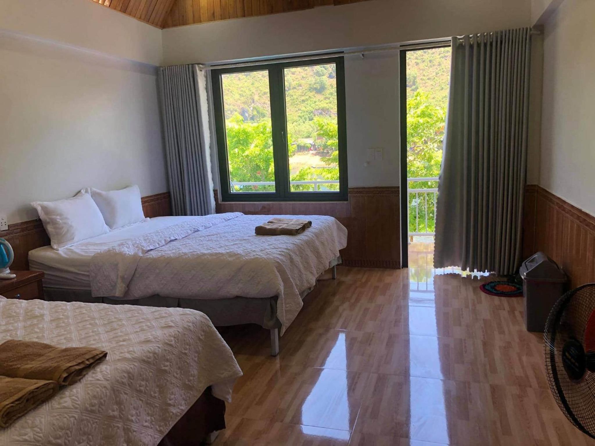Quadruple Room with Lake View photo 1