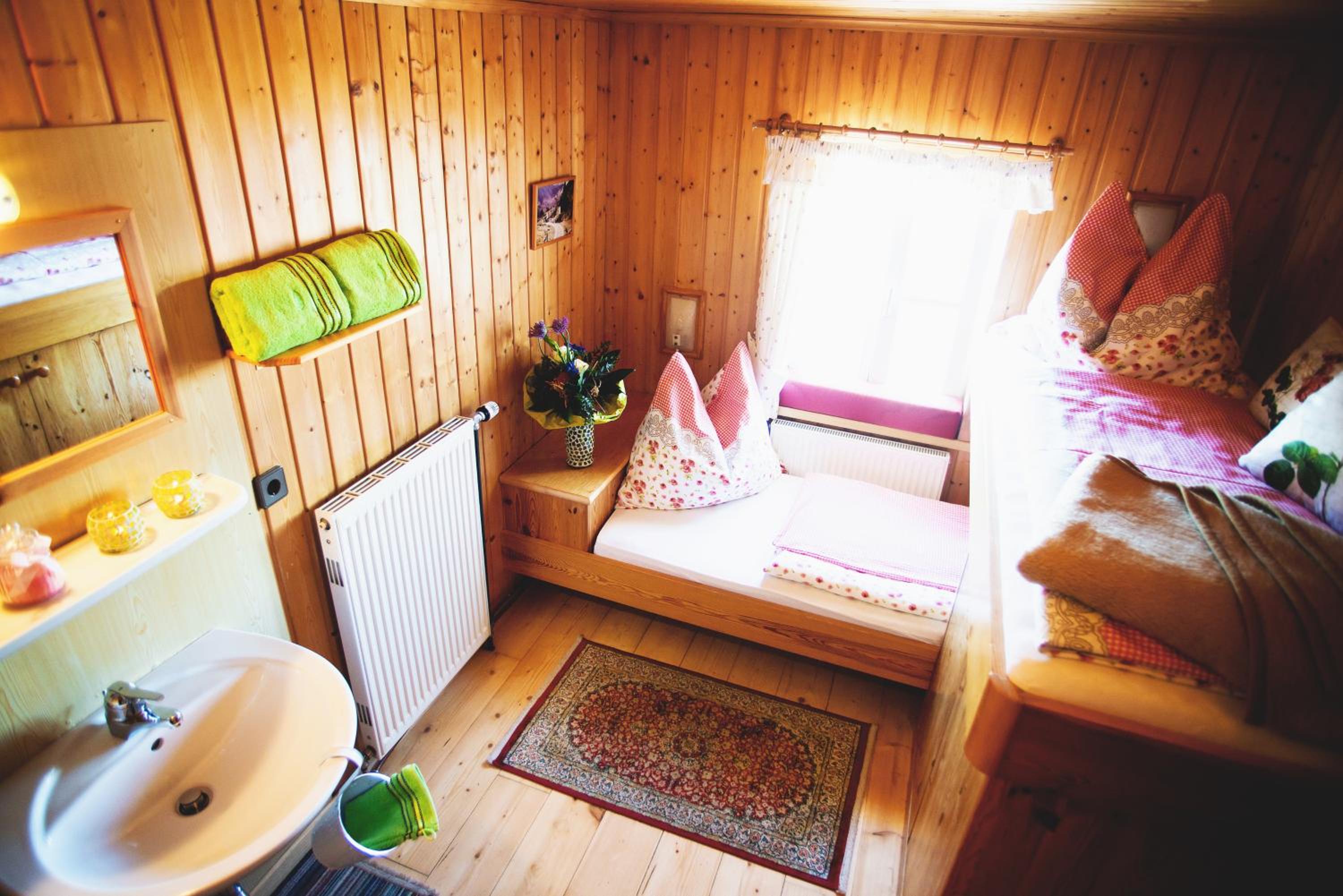 Twin Room with Shared Bathroom photo 1