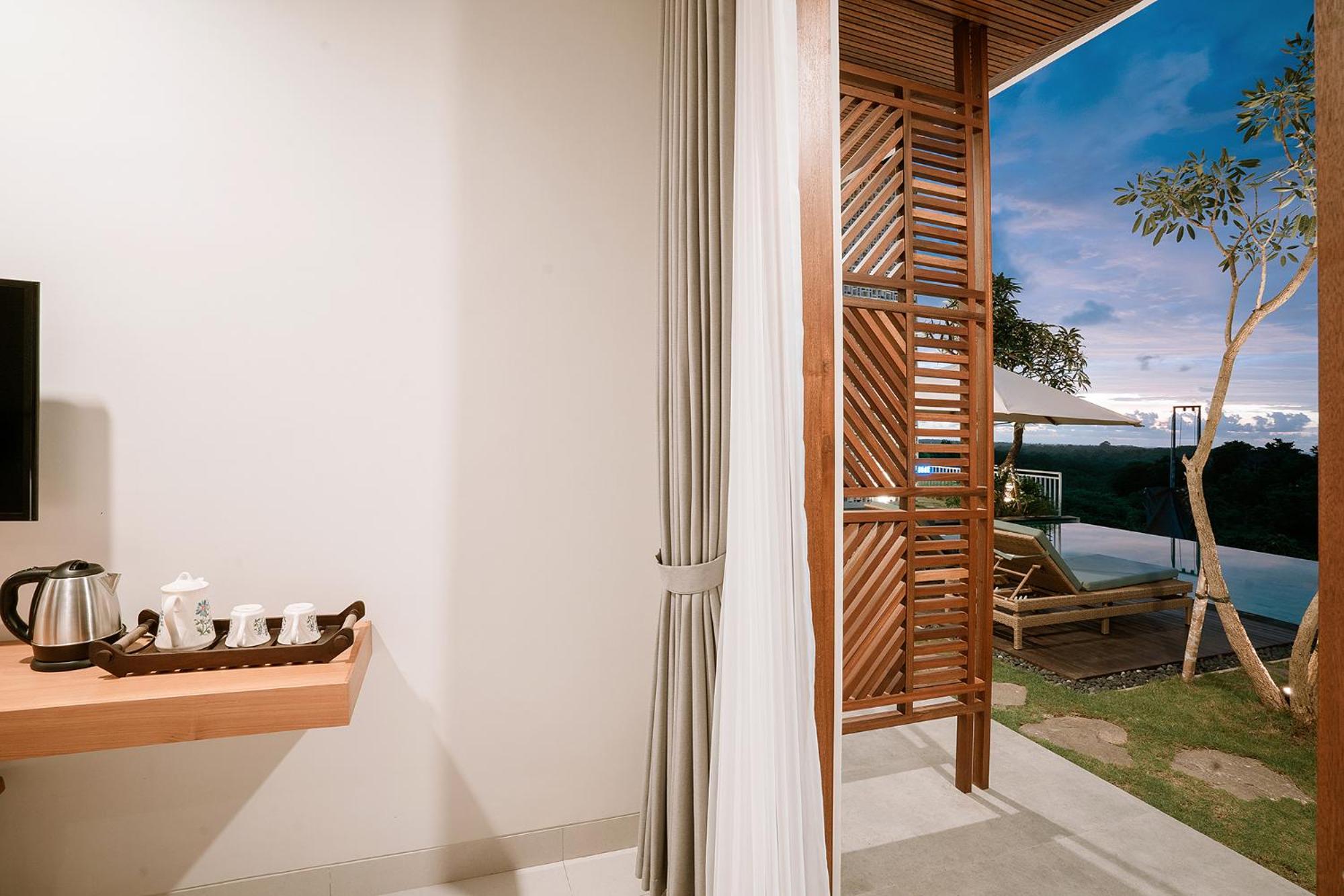 Deluxe Pool Access - Photo 4