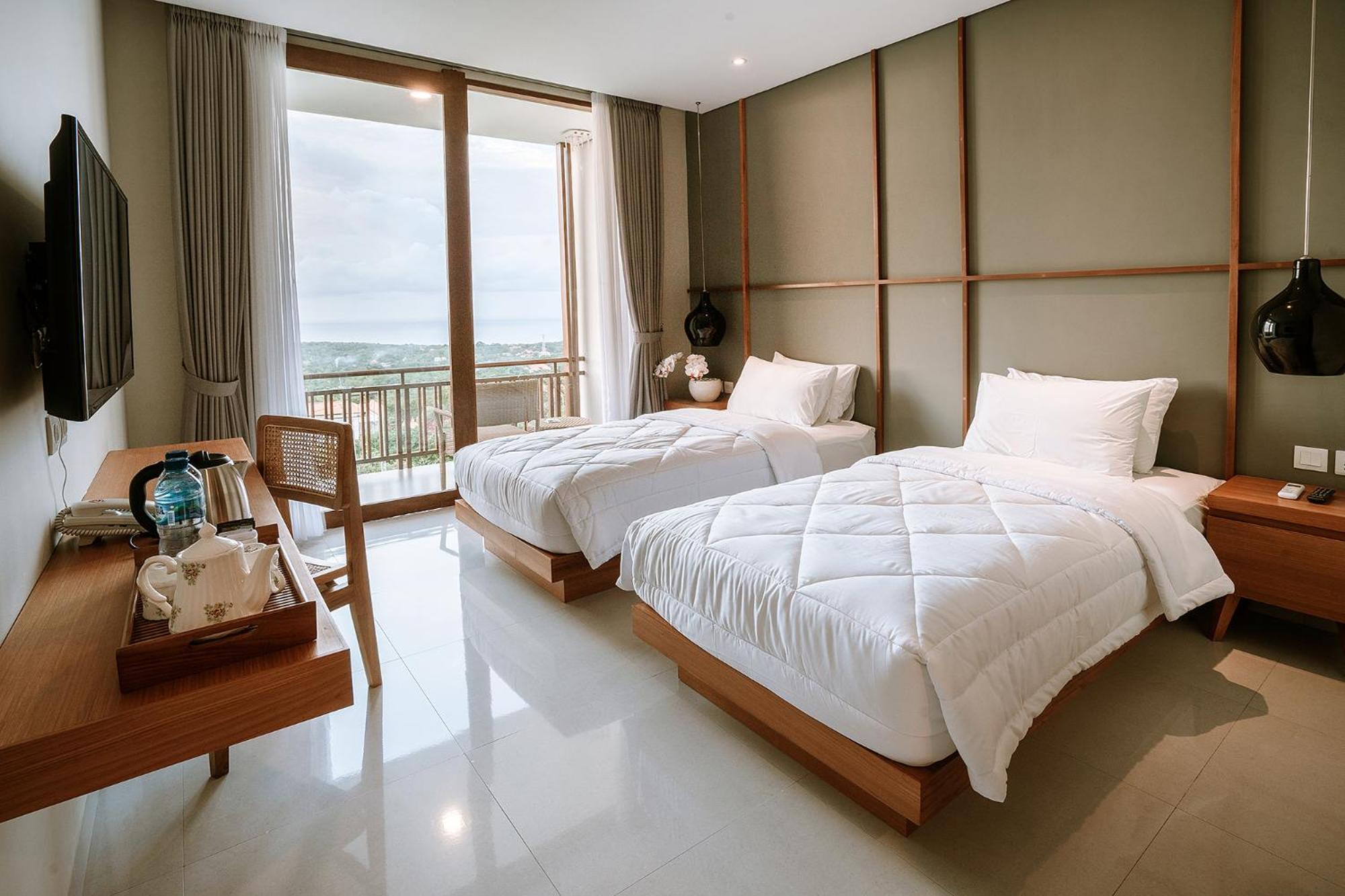Deluxe Hill View - Photo 1