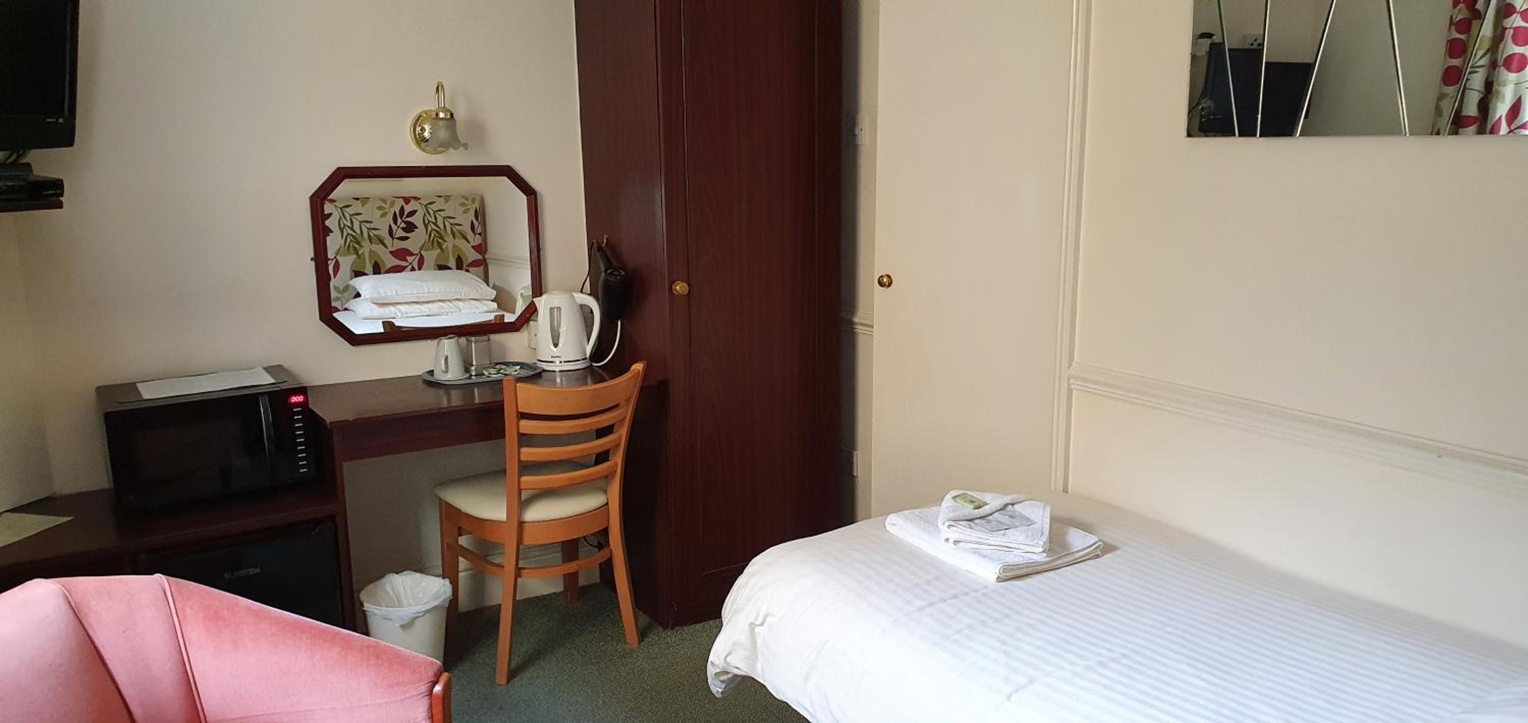 Single Room photo 2