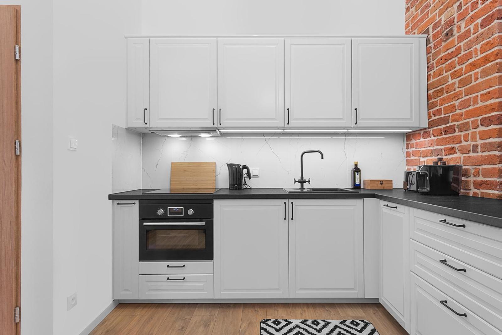 One-Bedroom Apartment - Photo 8