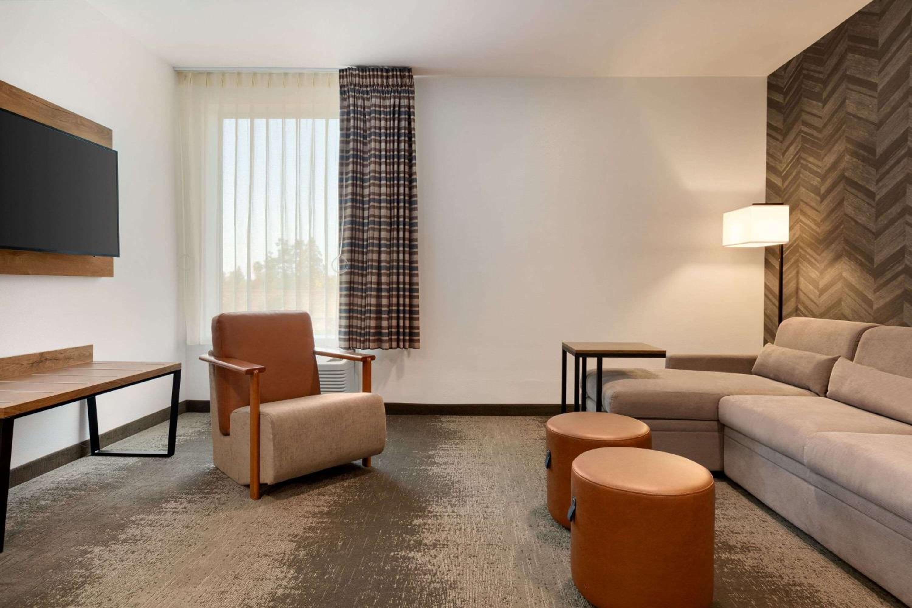 Executive King Suite - Non-Smoking - Photo 10