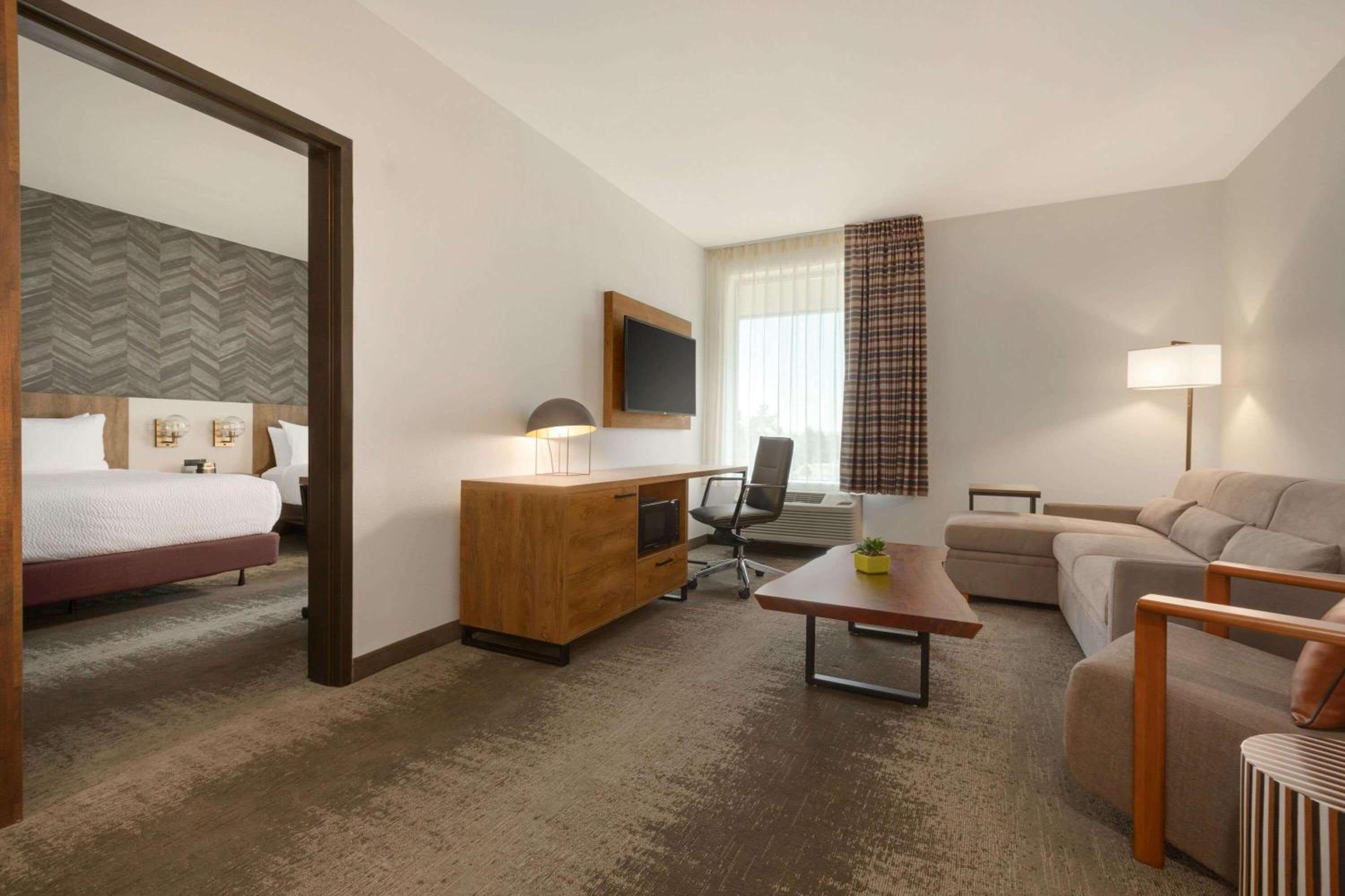 One-Bedroom Suite with Two Queen Beds - Mobility Access/Non-Smoking - Photo 5